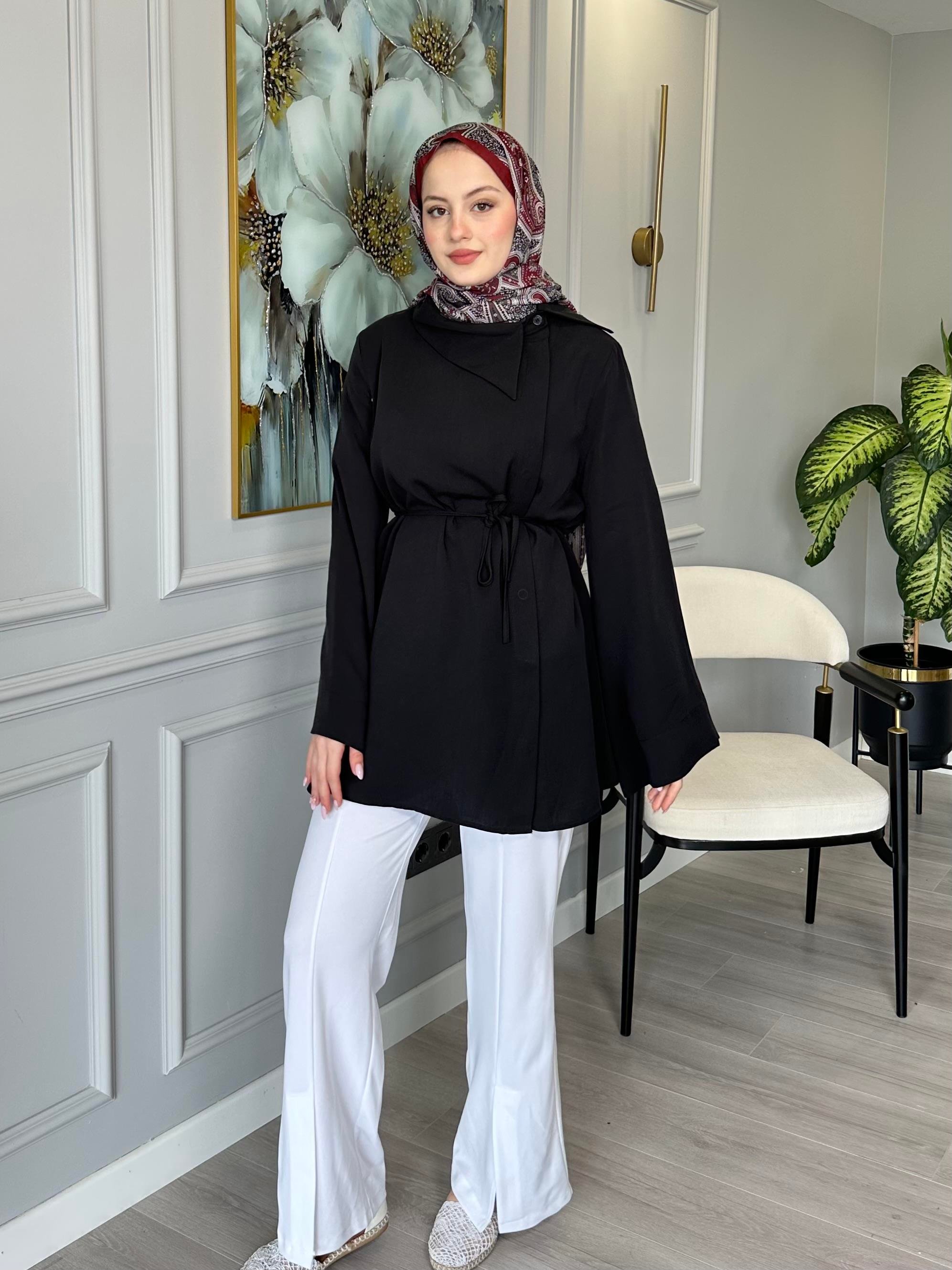 Siyah Yaka Detaylı Tensel Tunik