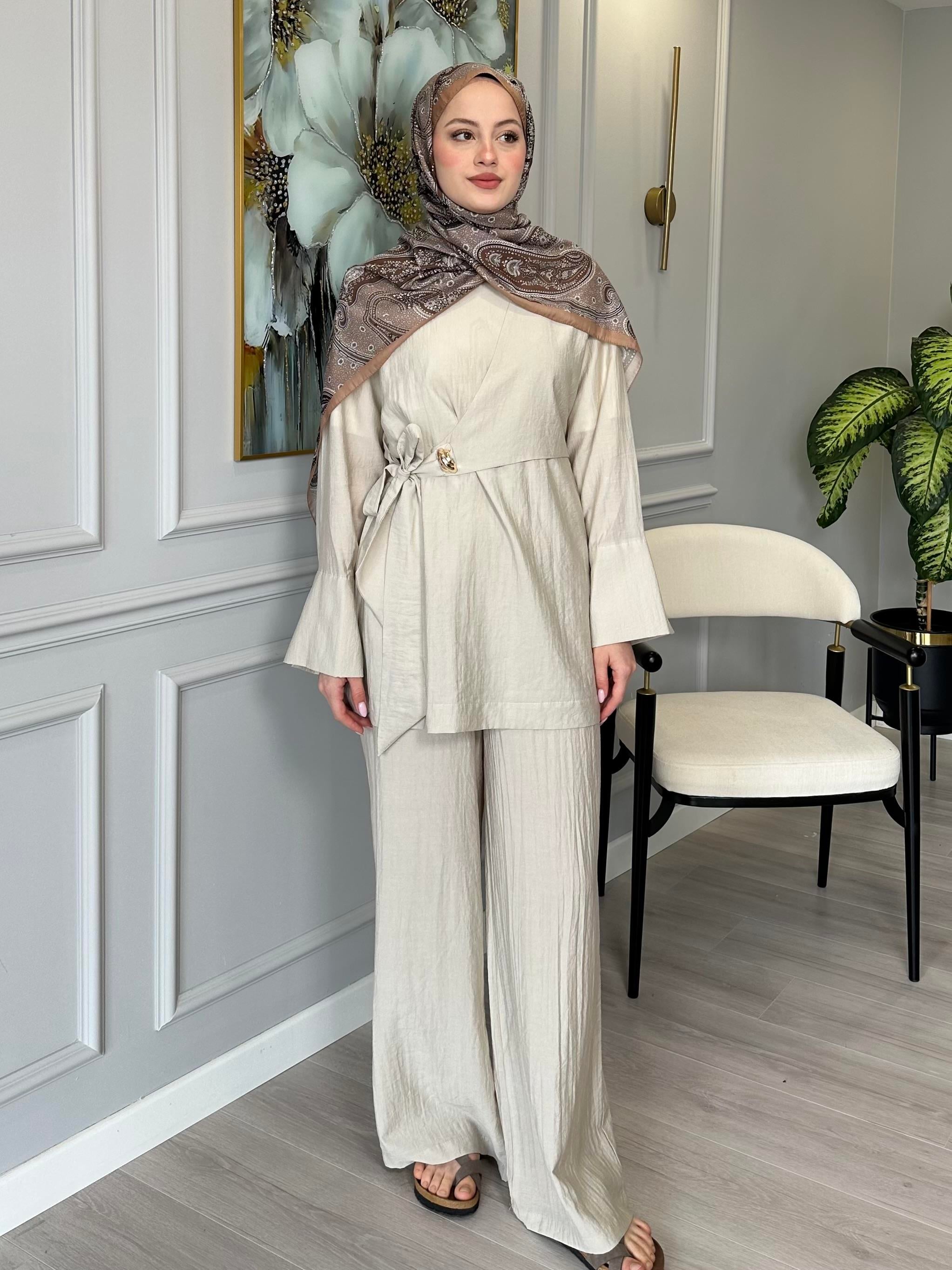 Taş Rengi Takım, Beli Tokalı, Tensel İpeksi Kumaş