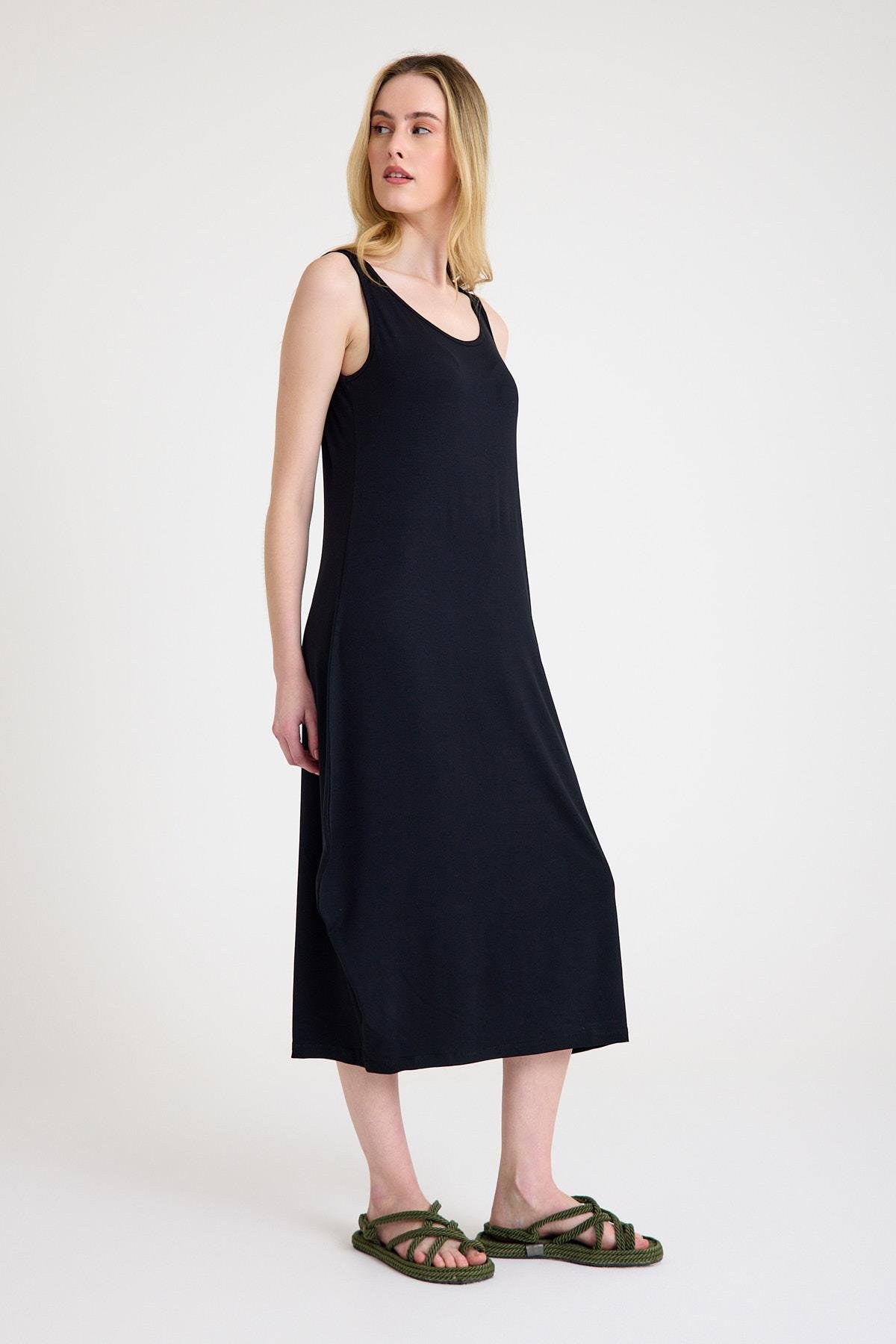 Askılı ve Dökümlü Rahat Kalıp Viskon Elbise