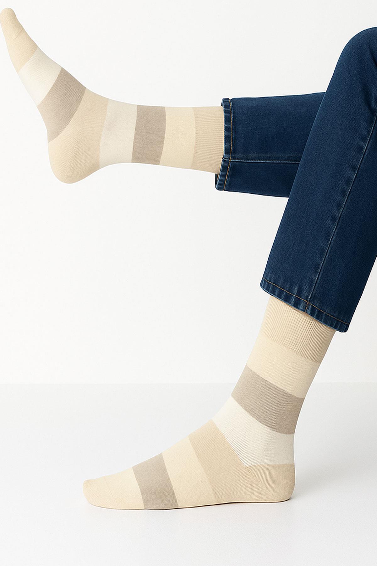 2 Adet Çizgili ve Renkli Diz Boyu Çorap