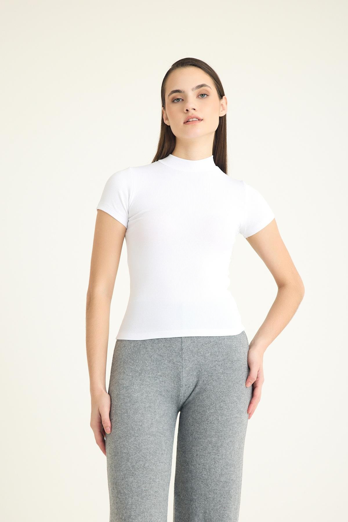 Dik Yaka Kısa Kollu Kaşkorse Tişört