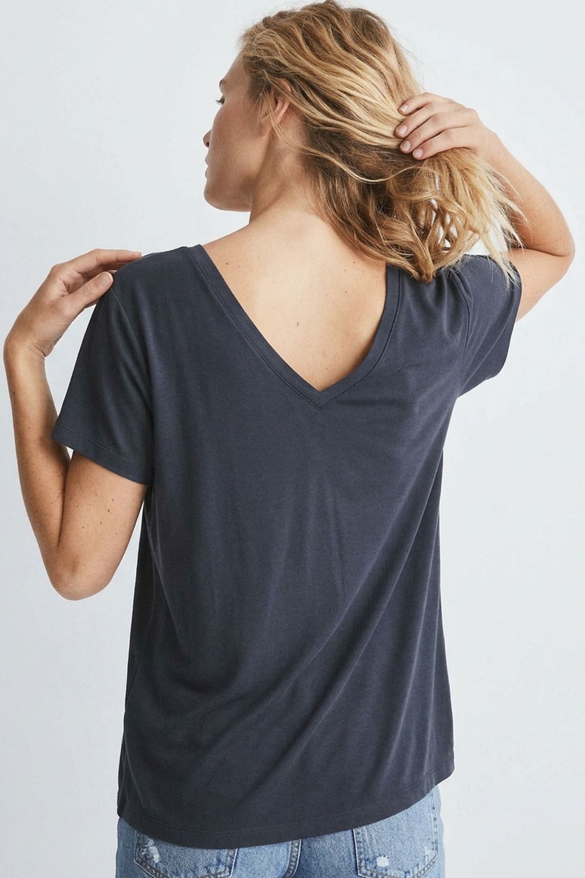 Ön ve Arka V Yaka Basic Viskon Karışımlı Tişört