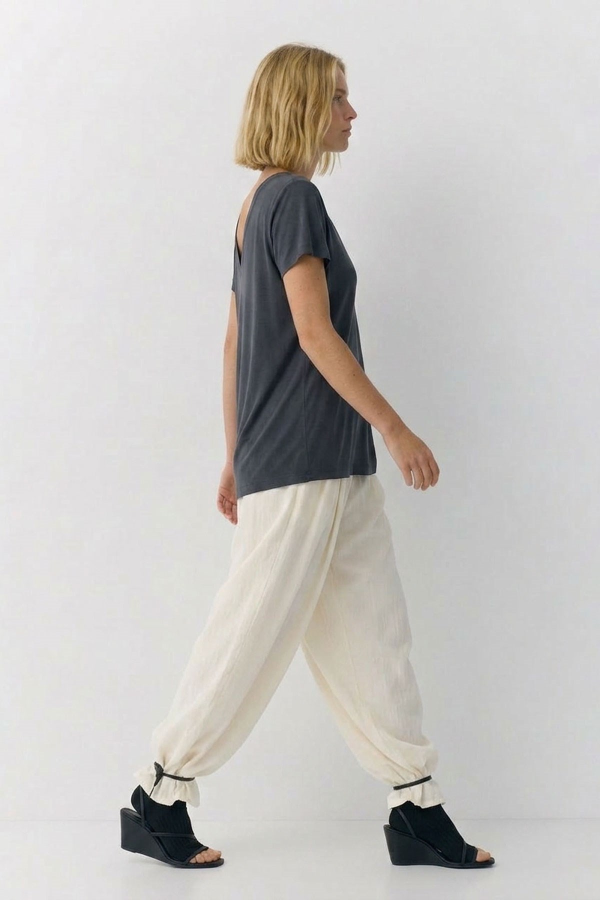 Ön ve Arka V Yaka Basic Viskon Karışımlı Tişört