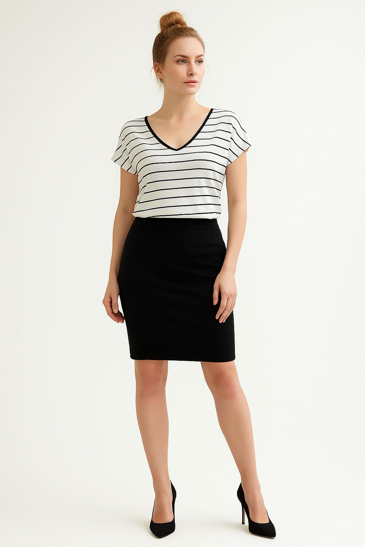 Ön ve Arka V Yaka Basic Pamuklu Tişört