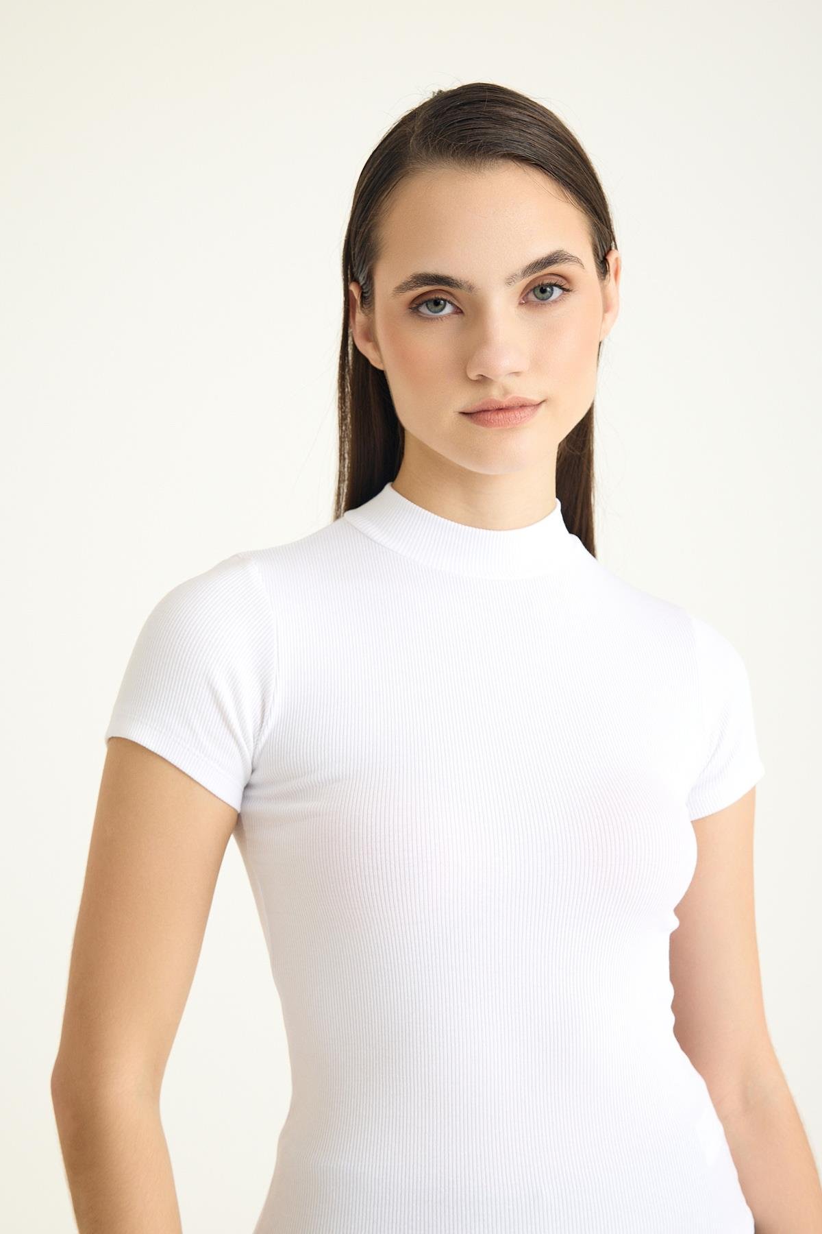 Dik Yaka Kısa Kollu Kaşkorse Tişört