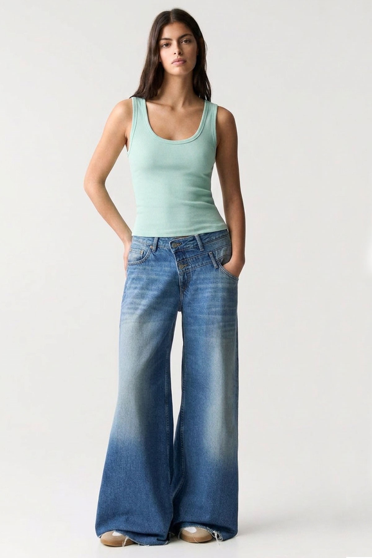 2 Adet Halter Yaka Fitilli Viskon Karışımlı Fitted Askılı Tişört