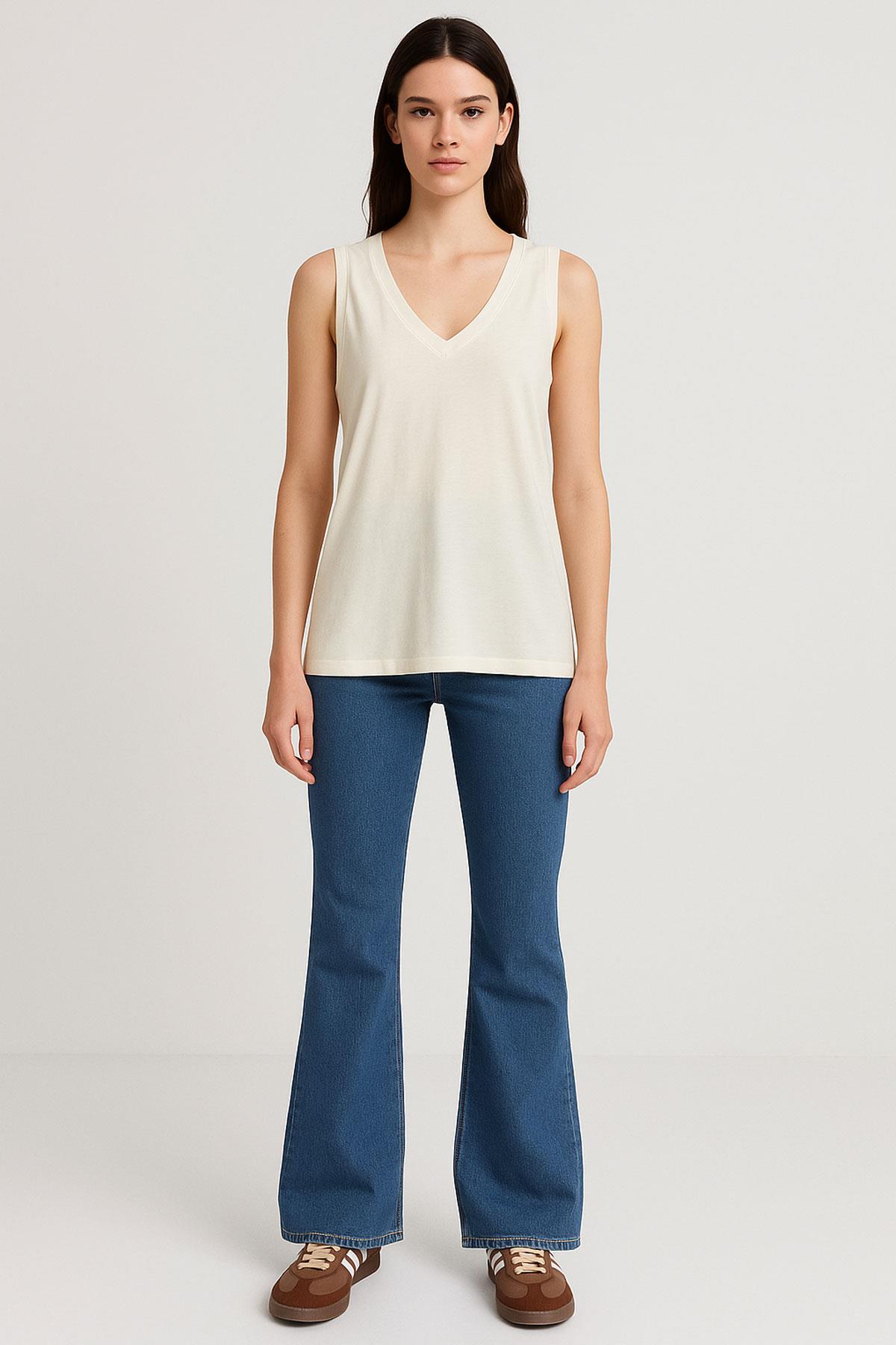 3 Adet A Kesim Ön ve Arka V Yaka Kalın Askılı Pamuklu Basic Atlet Tişört