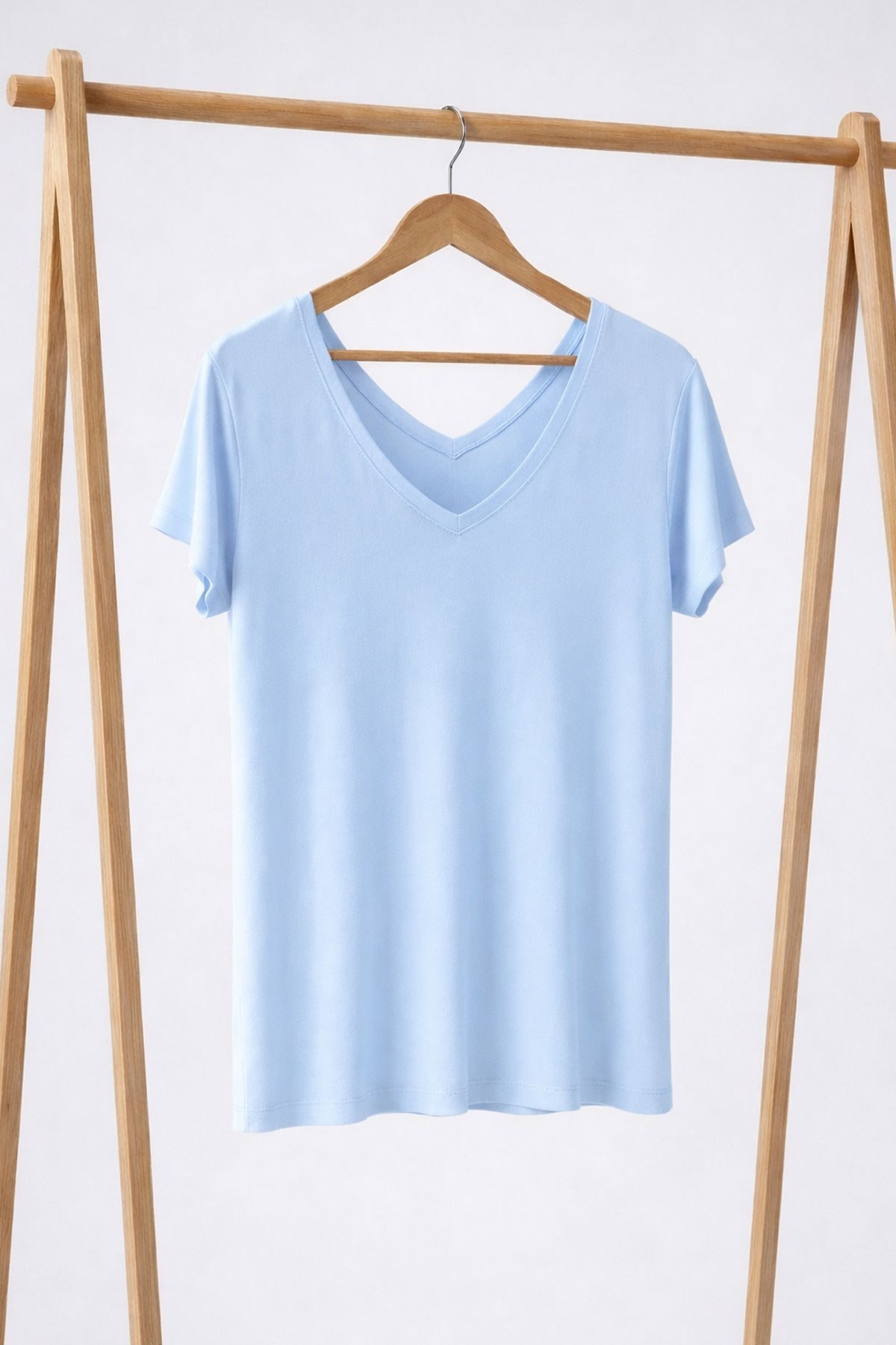 Ön ve Arka V Yaka Basic Viskon Karışımlı Tişört