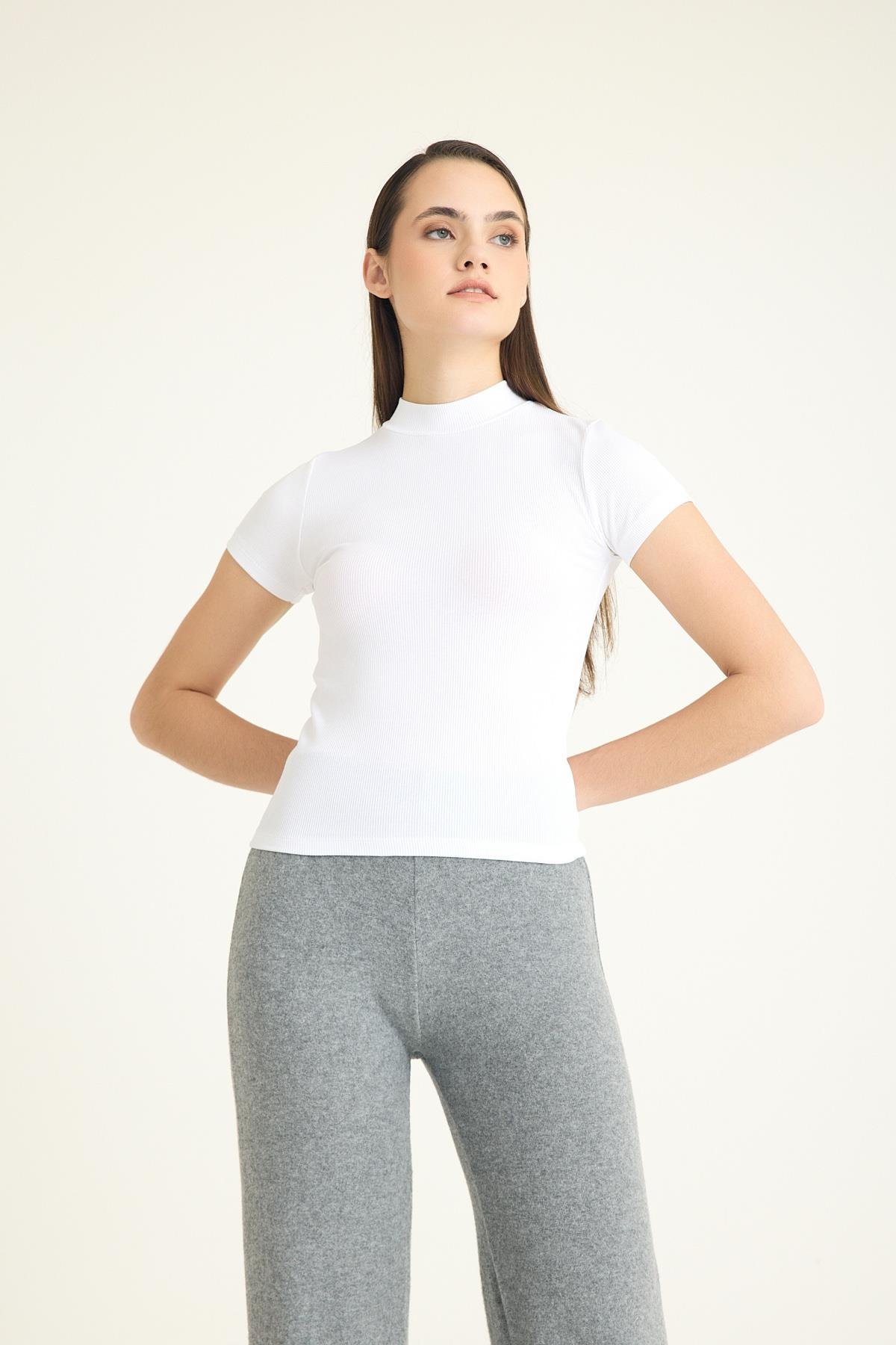 Dik Yaka Kısa Kollu Kaşkorse Tişört