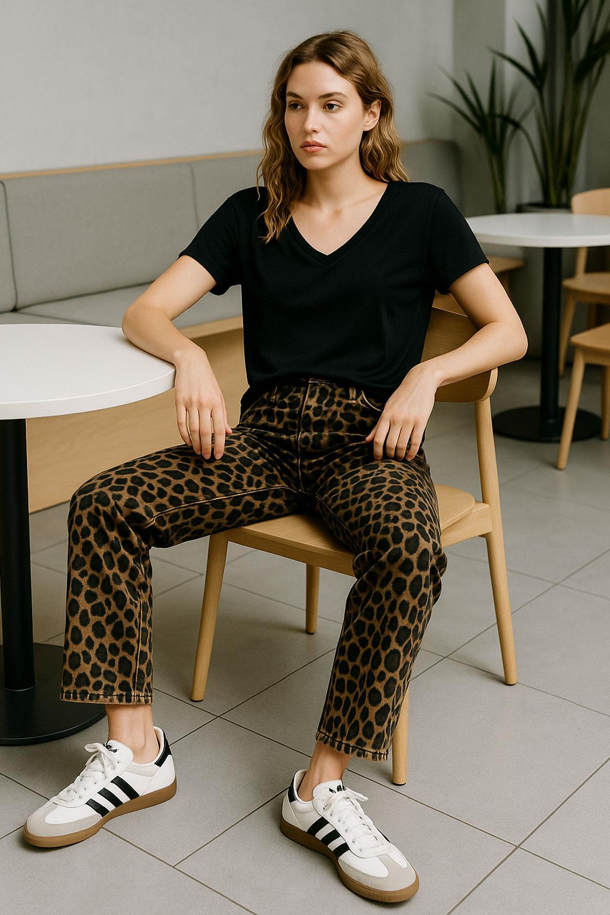 Ön ve Arka V Yaka Basic Pamuklu Tişört