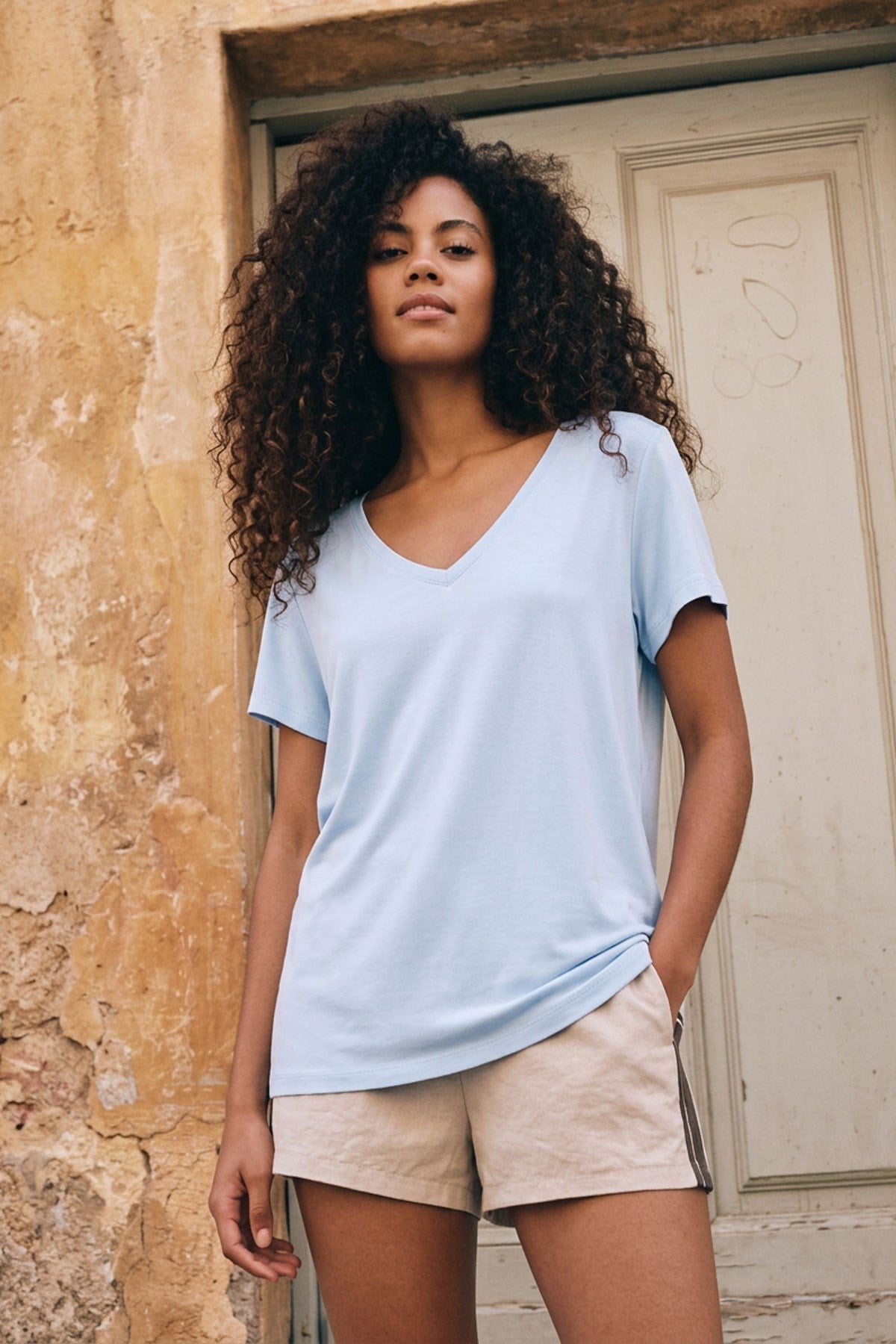 Ön ve Arka V Yaka Basic Viskon Karışımlı Tişört