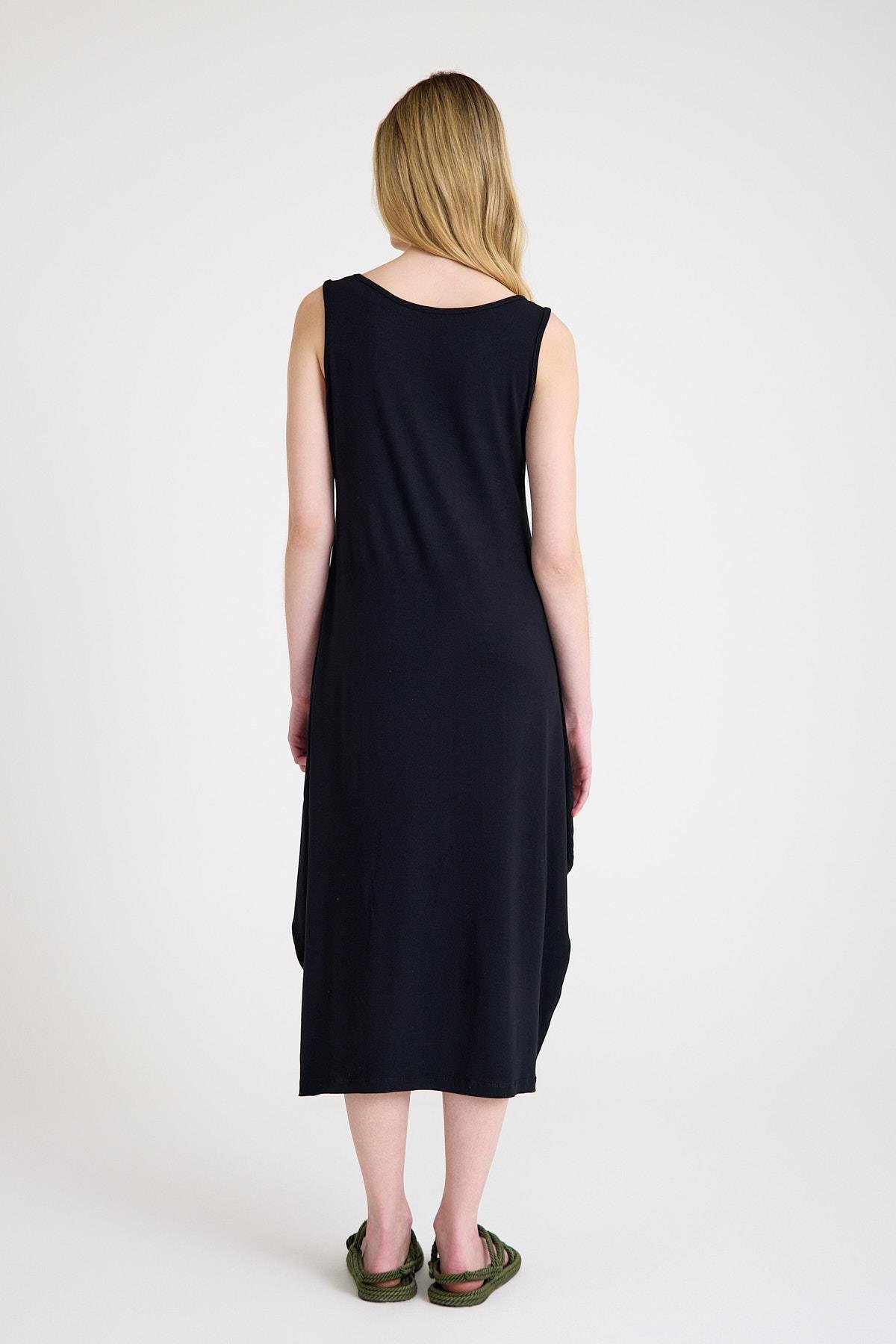 Askılı ve Dökümlü Rahat Kalıp Viskon Elbise