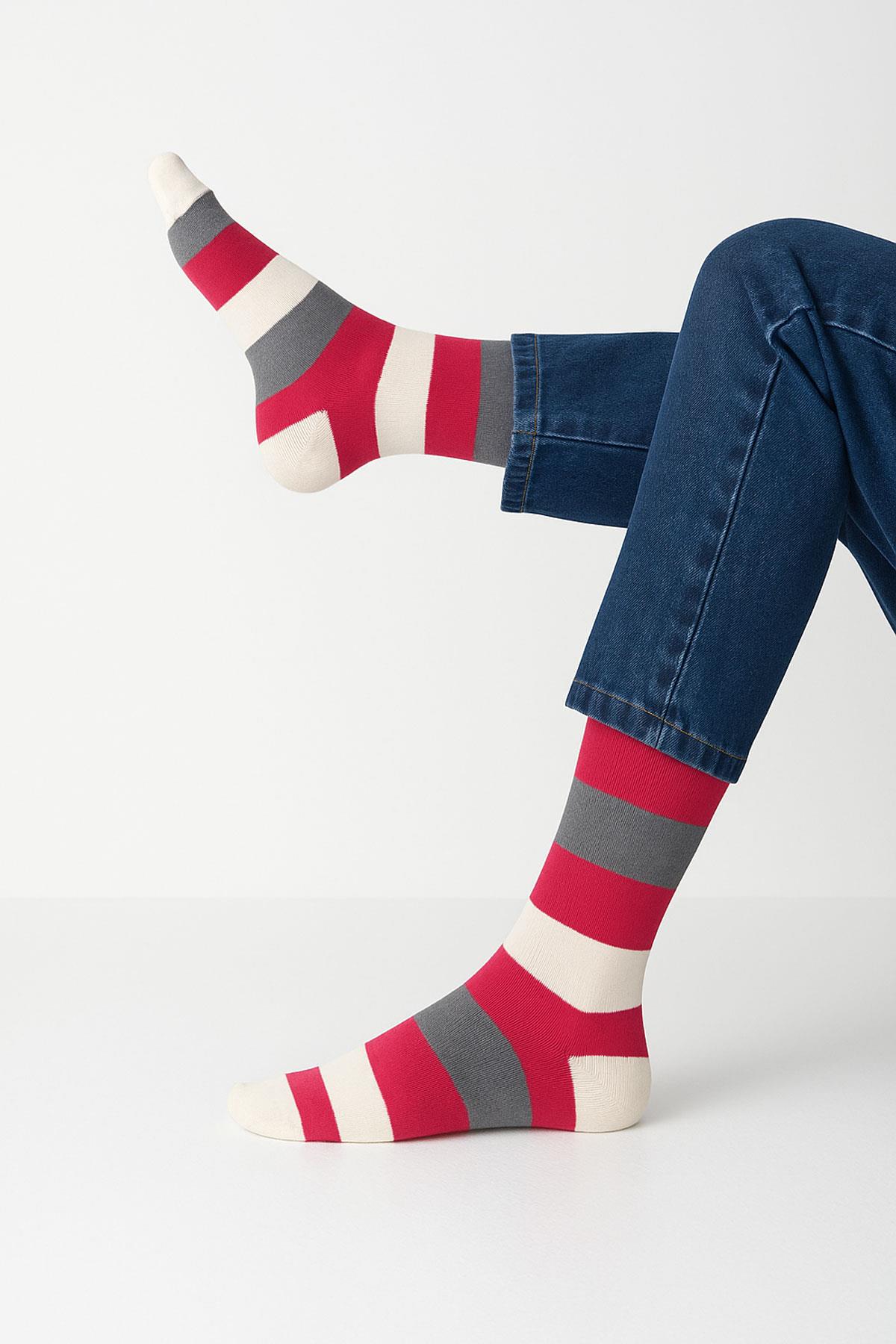 2 Adet Çizgili ve Renkli Diz Boyu Çorap
