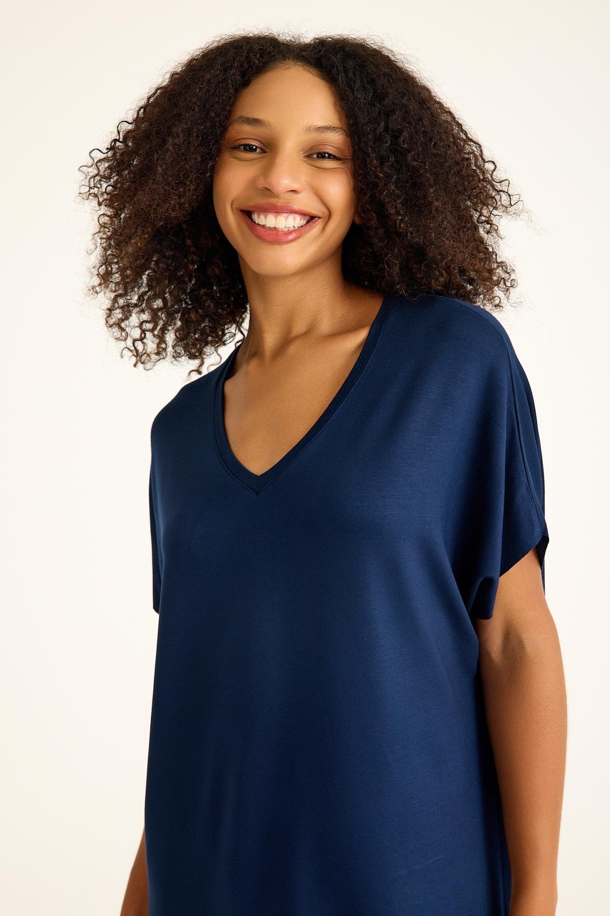 V Yaka Dökümlü Penye Elbise 