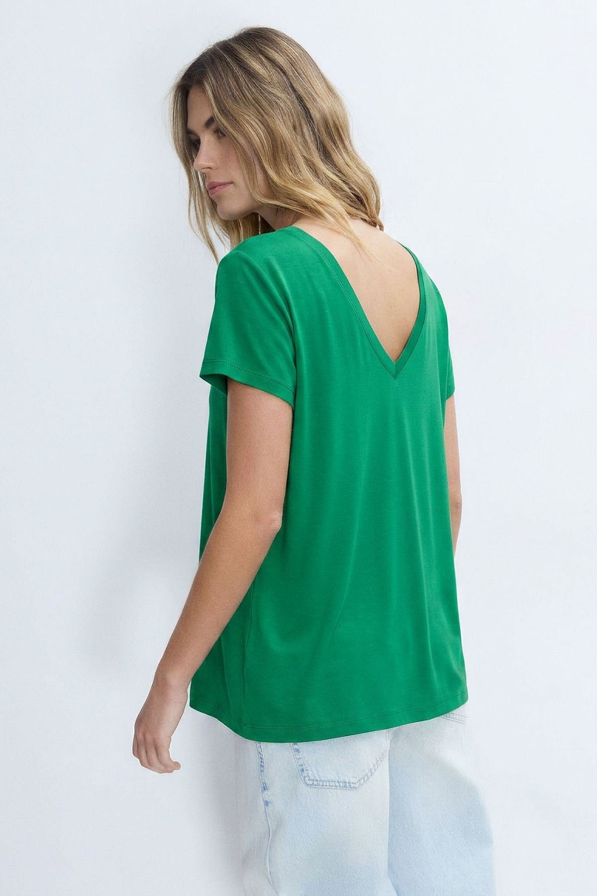 Ön ve Arka V Yaka Basic Viskon Karışımlı Tişört