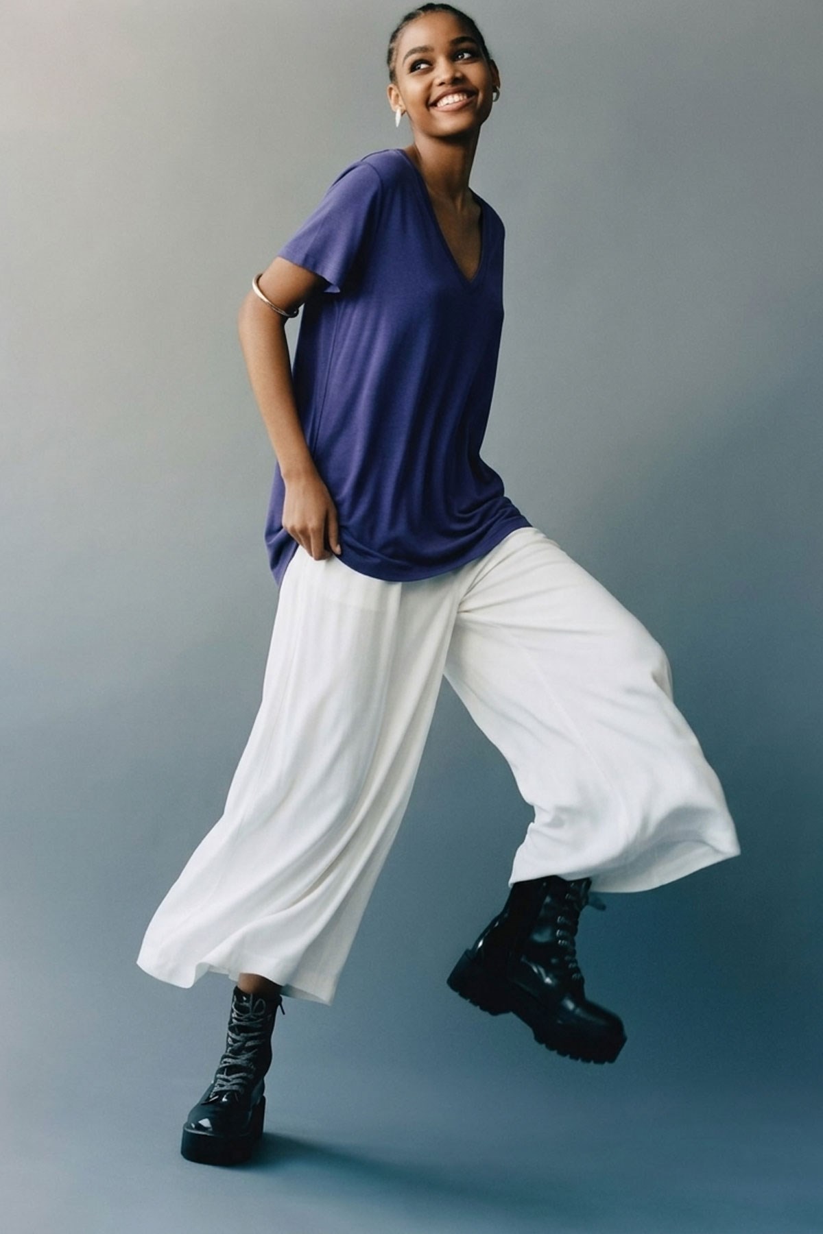 Ön ve Arka V Yaka Basic Viskon Karışımlı Tişört