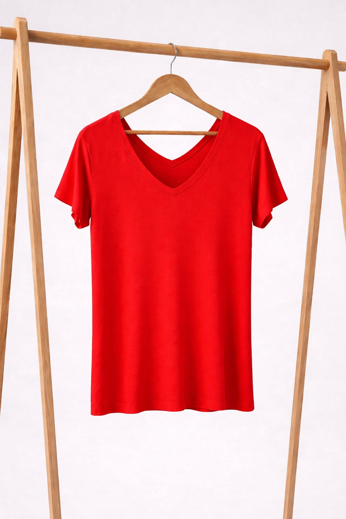 Ön ve Arka V Yaka Basic Viskon Karışımlı Tişört