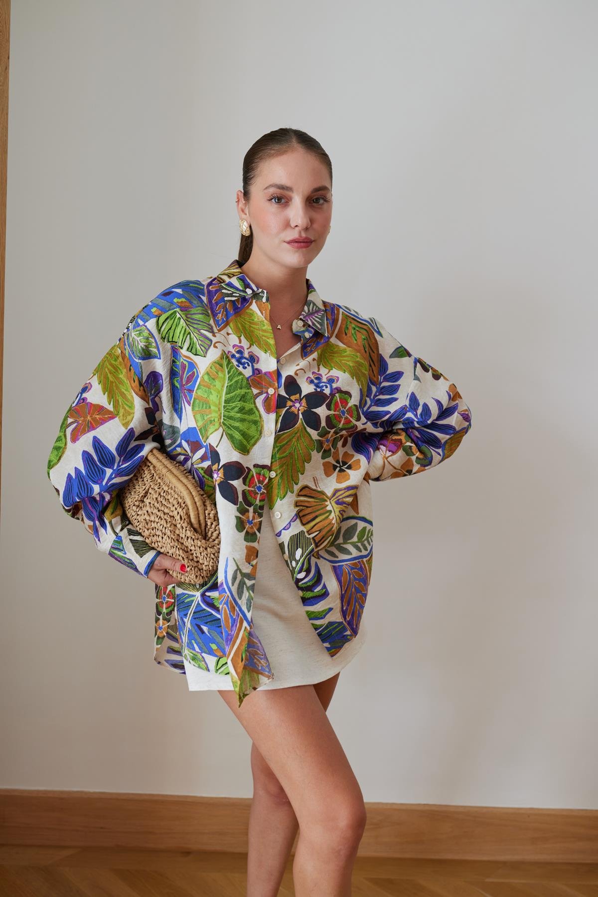 Bej-Lacivert Çiçek Desenli Oversize Gömlek