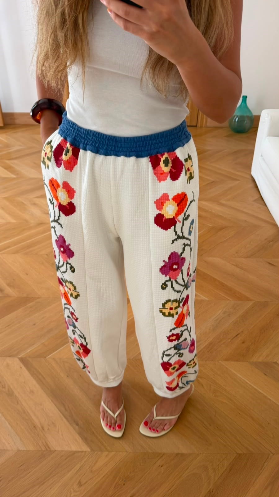 Beyaz Beli Lastikli Çiçek Desenli Kapitone İthal Pantolon