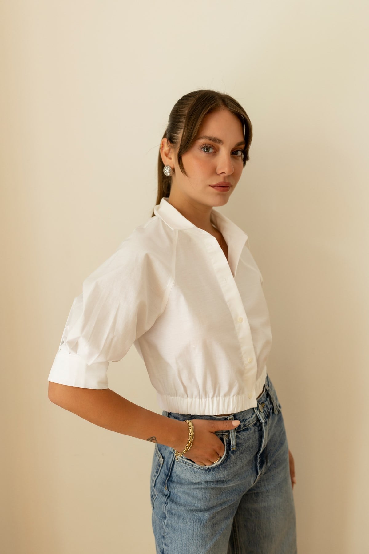 Beyaz Beli Lastikli Crop Gömlek