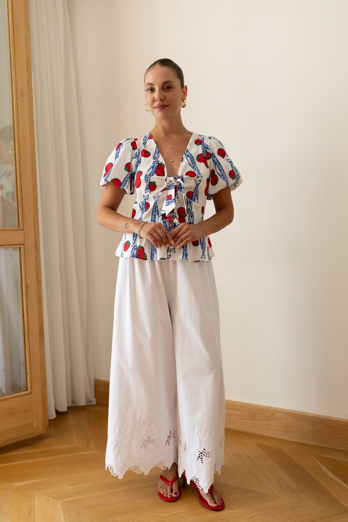Beyaz Beli Lastikli Nakış Detaylı Pantolon