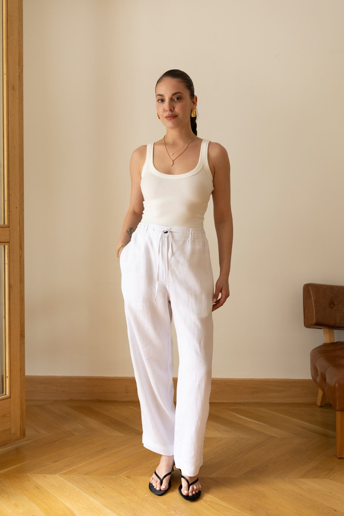 Beyaz Beli Lastikli Ve Kuşaklı Arkadan Cep Detaylı Keten Pantolon