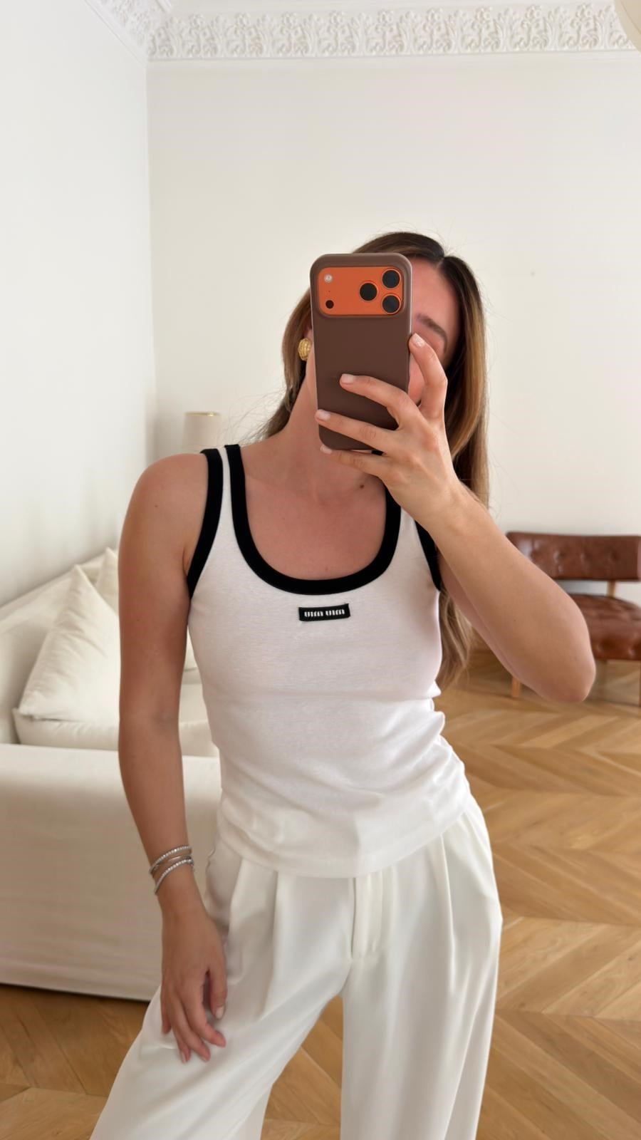 Beyaz Biye Ve Logo  Detaylı Atlet Bluz