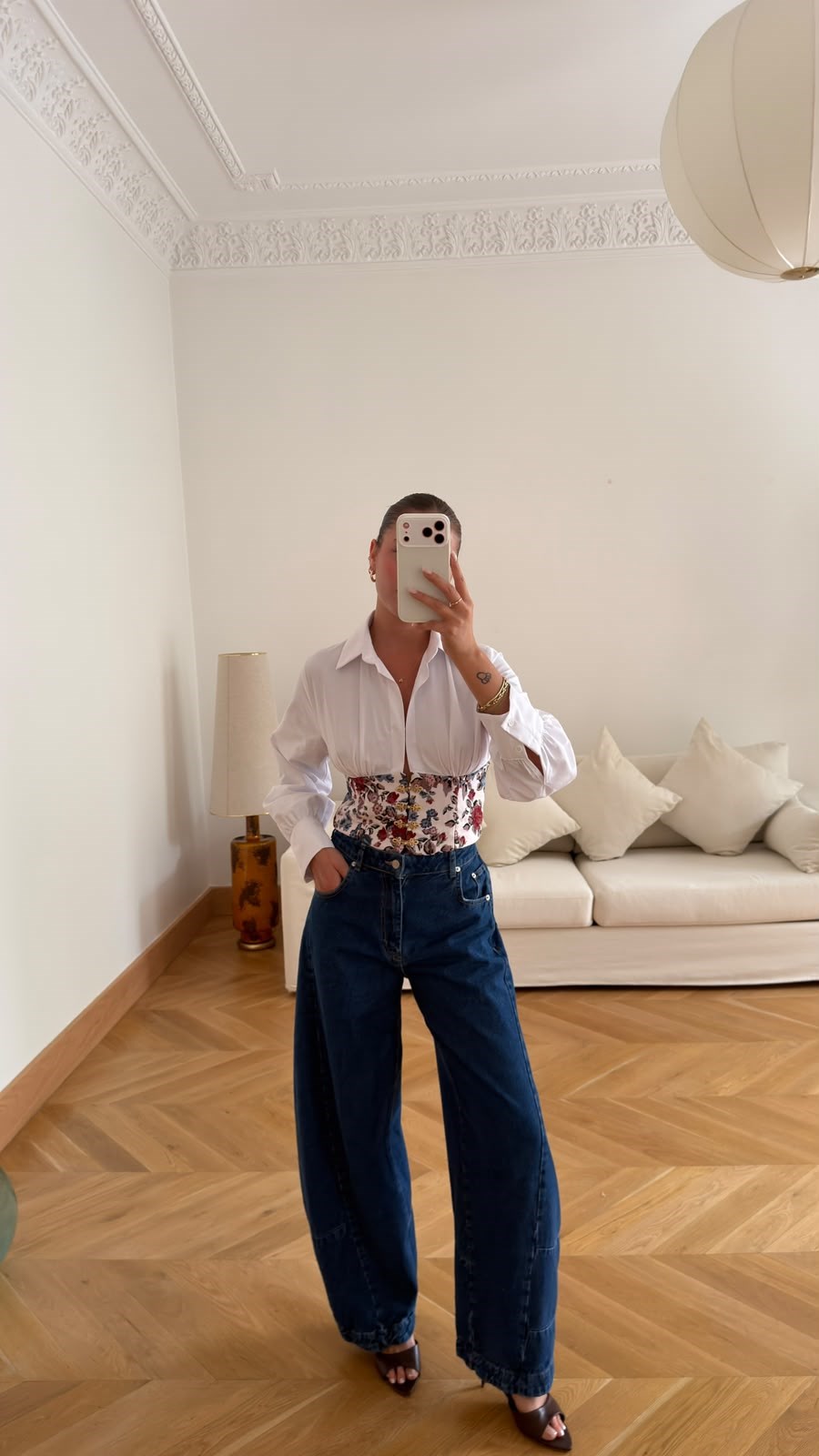 Beyaz Gold Düğme Detaylı Korsajlı Crop Gömlek