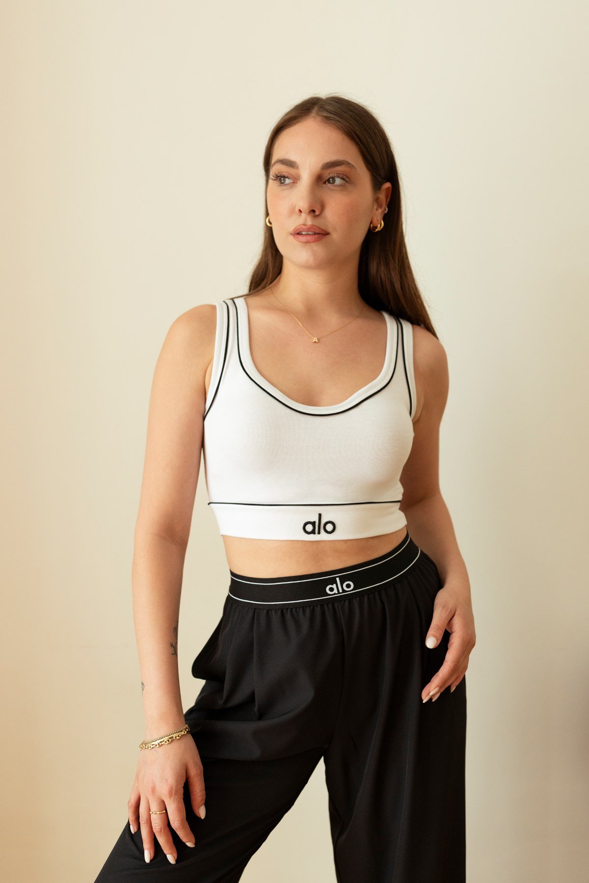 Beyaz Kalp Yaka Yazı Nakış Detaylı Crop Bluz