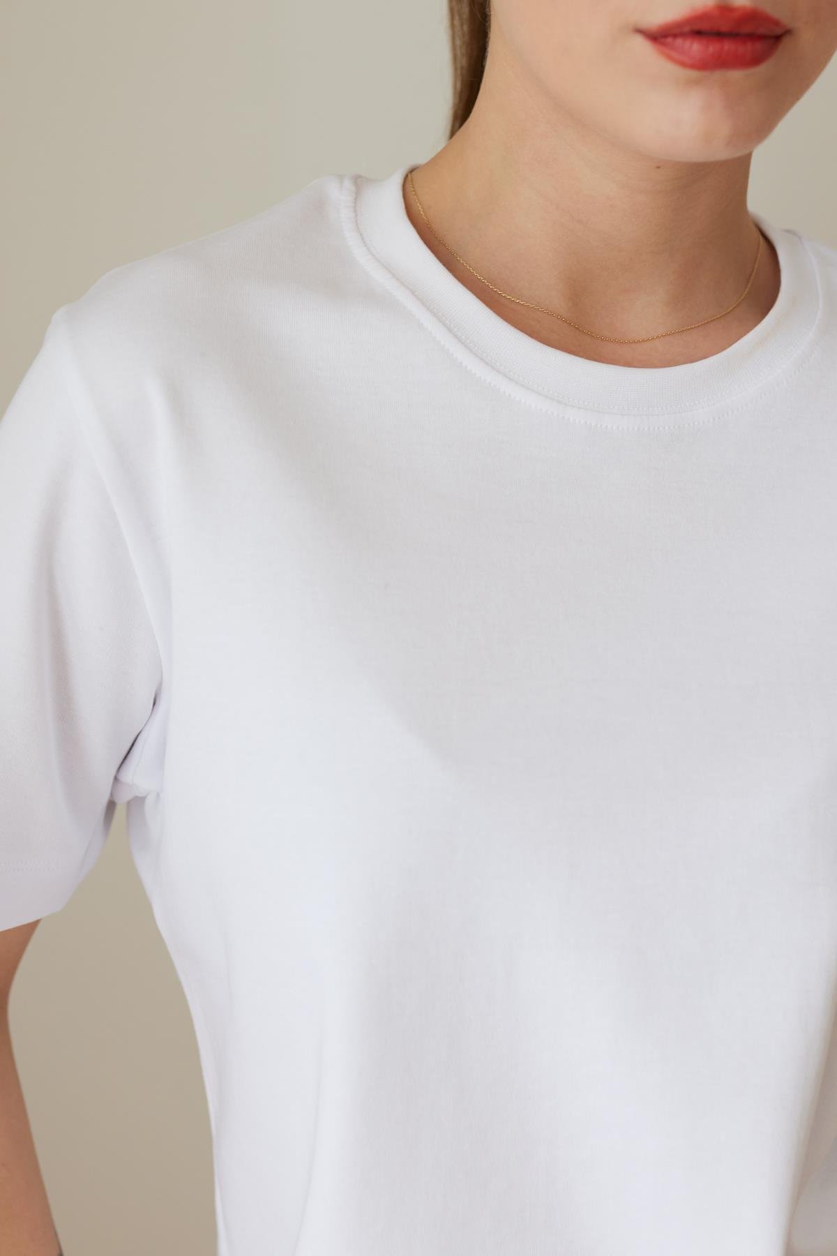 Beyaz Koton Kumaş Bisiklet Yaka Basic T-Shirt