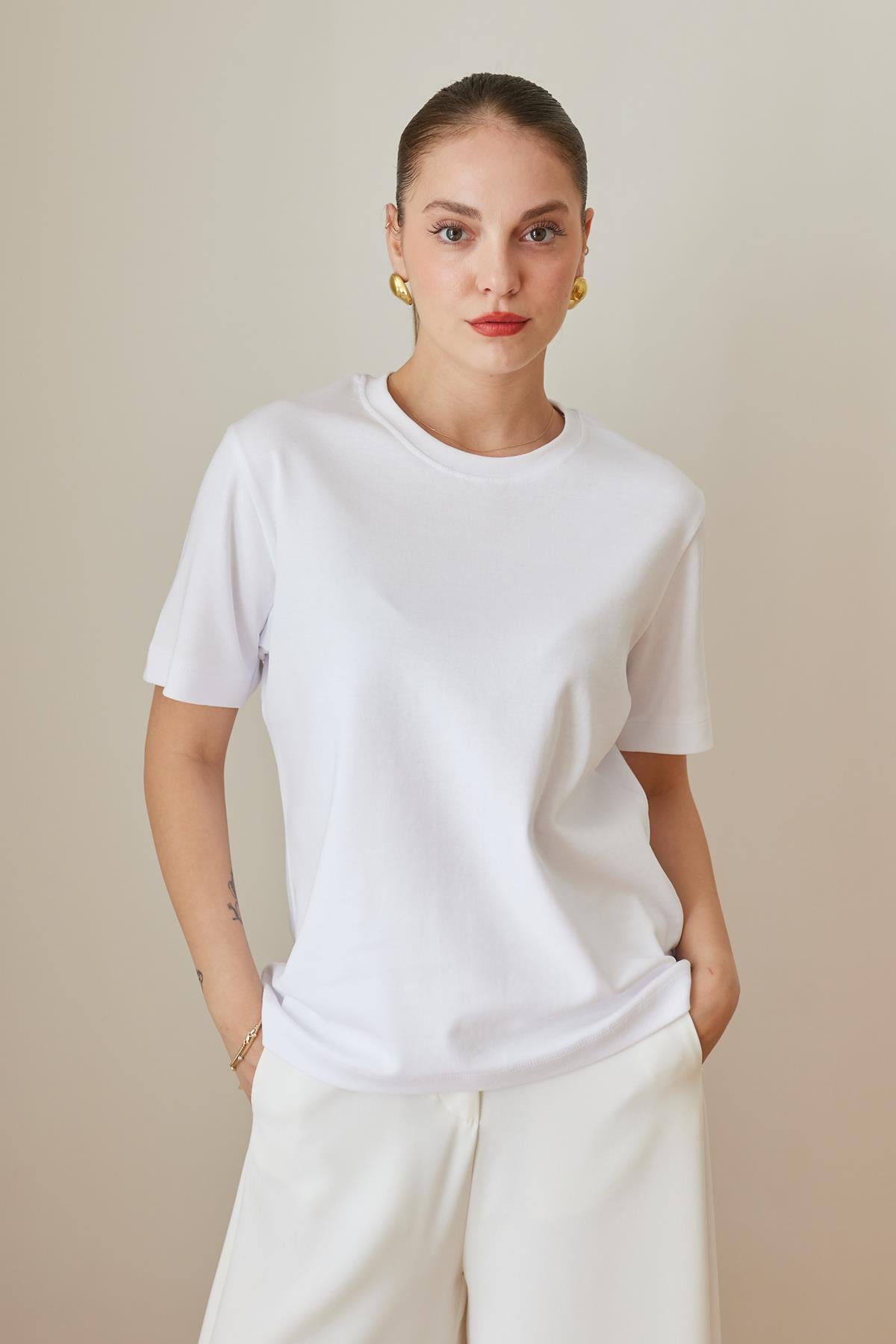 Beyaz Koton Kumaş Bisiklet Yaka Basic T-Shirt