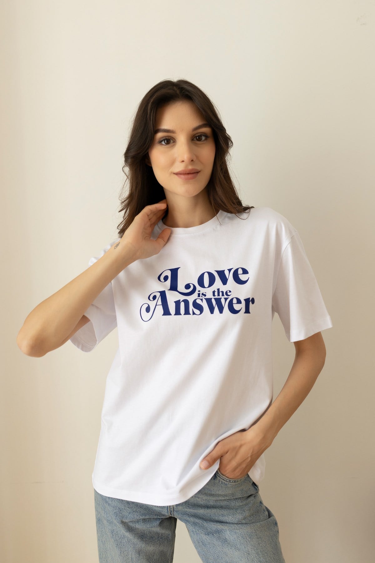 Beyaz Love İs The Answer Yazı Baskılı T-Shirt
