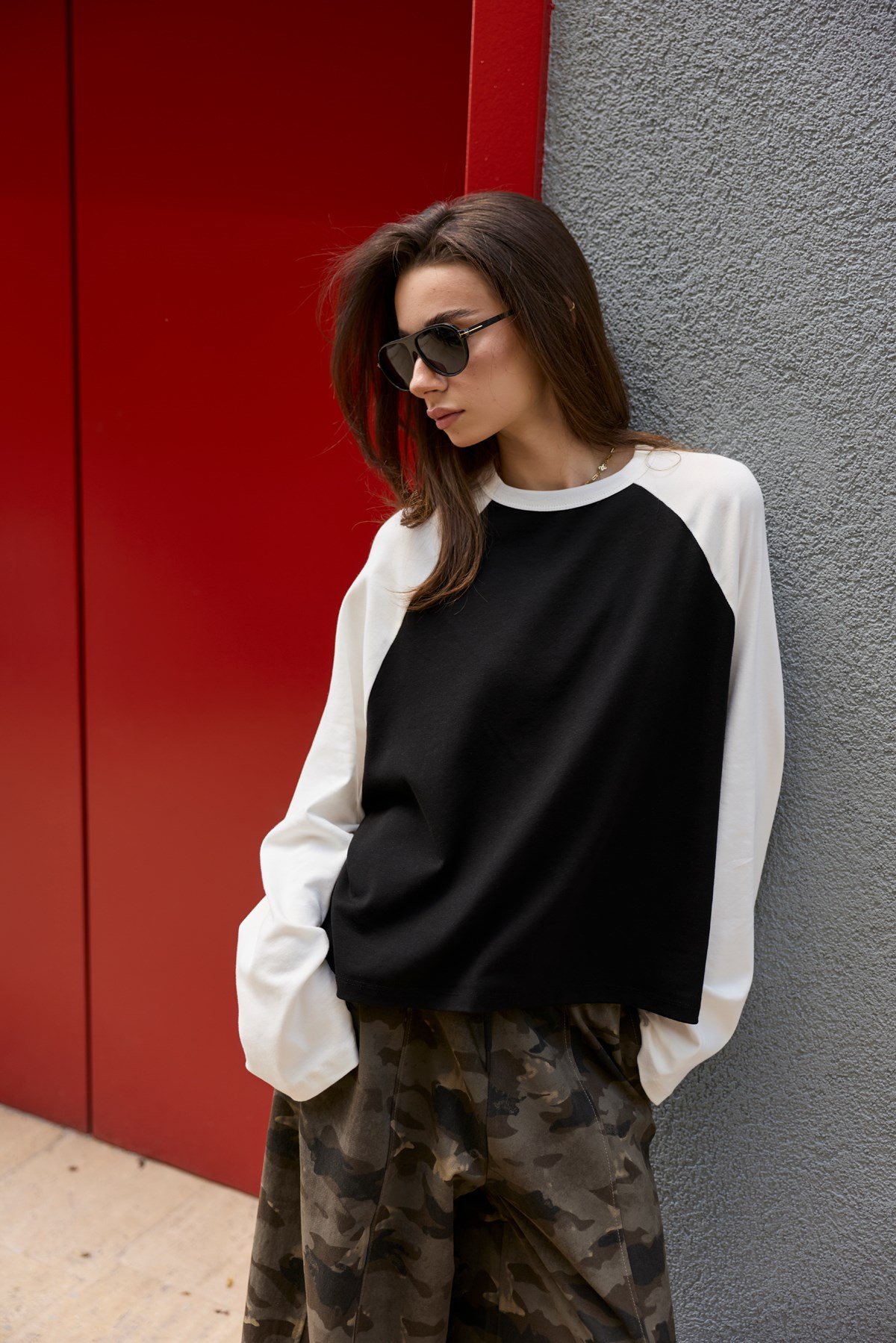 Beyaz-Siyah Kolları Renk Geçişli Oversize Sweat