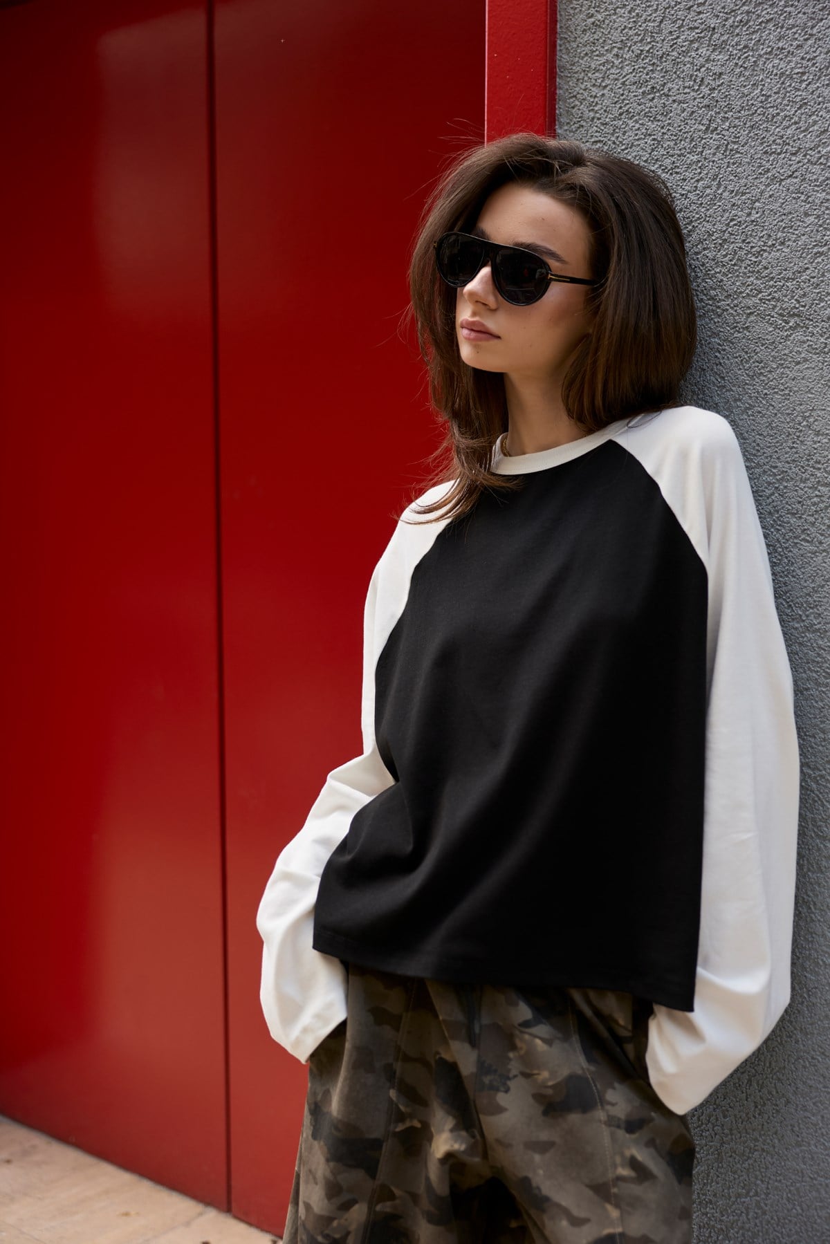 Beyaz-Siyah Kolları Renk Geçişli Oversize Sweat