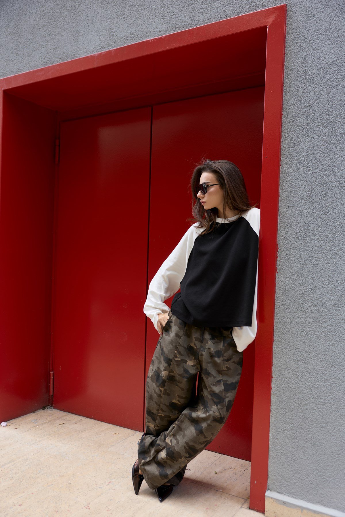 Beyaz-Siyah Kolları Renk Geçişli Oversize Sweat