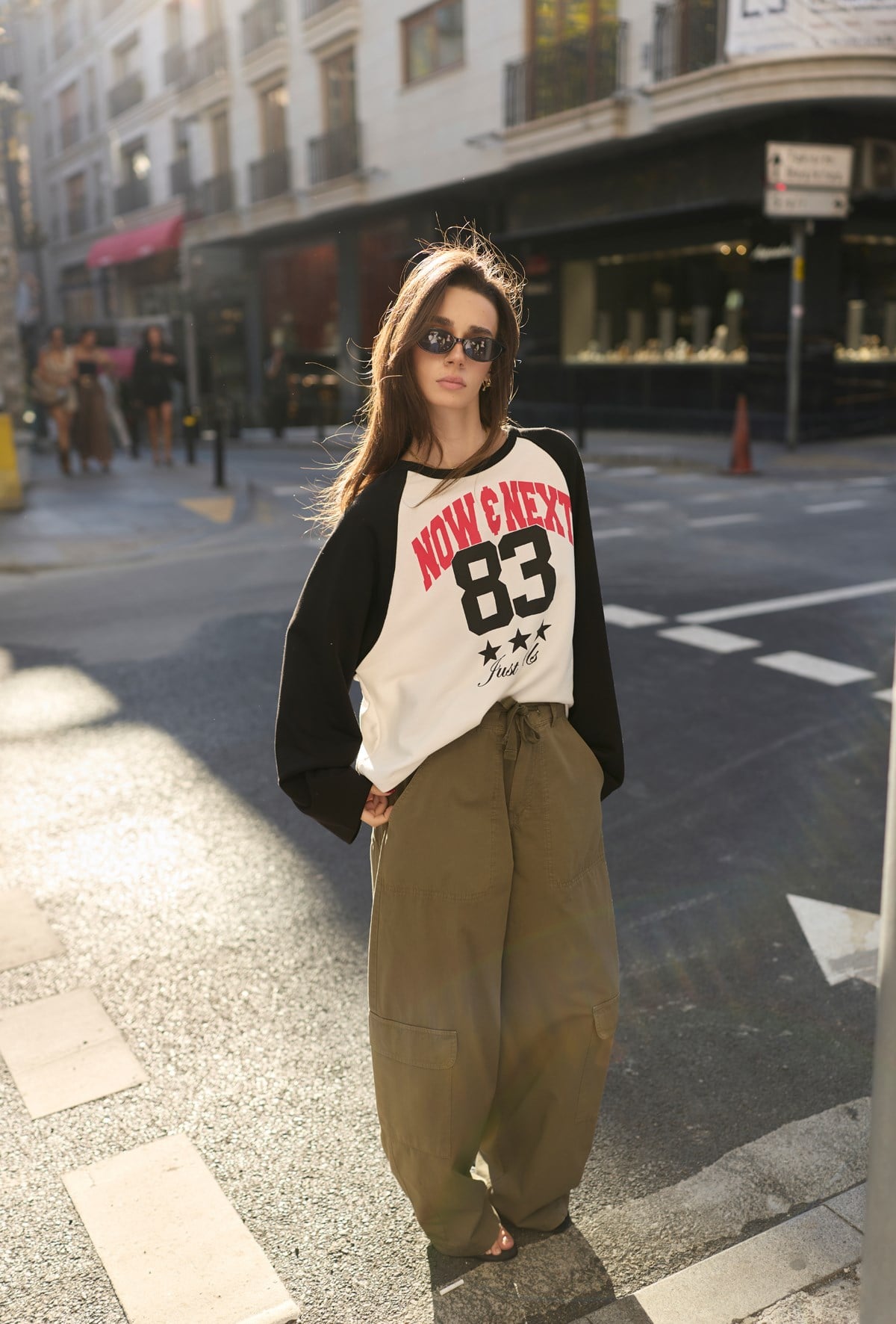 Beyaz-Siyah Rakam Baskılı Renk Geçişli SweatShirt