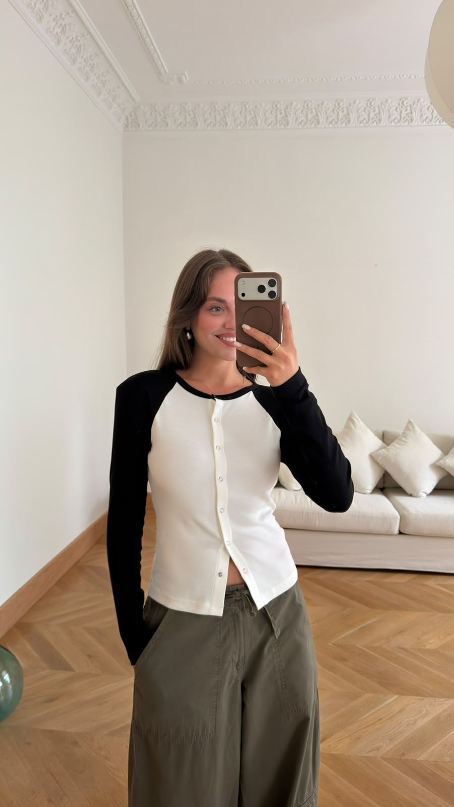 Beyaz-Siyah Vatkalı Çıt Çıt Detaylı Renk Geçişli SweatShirt