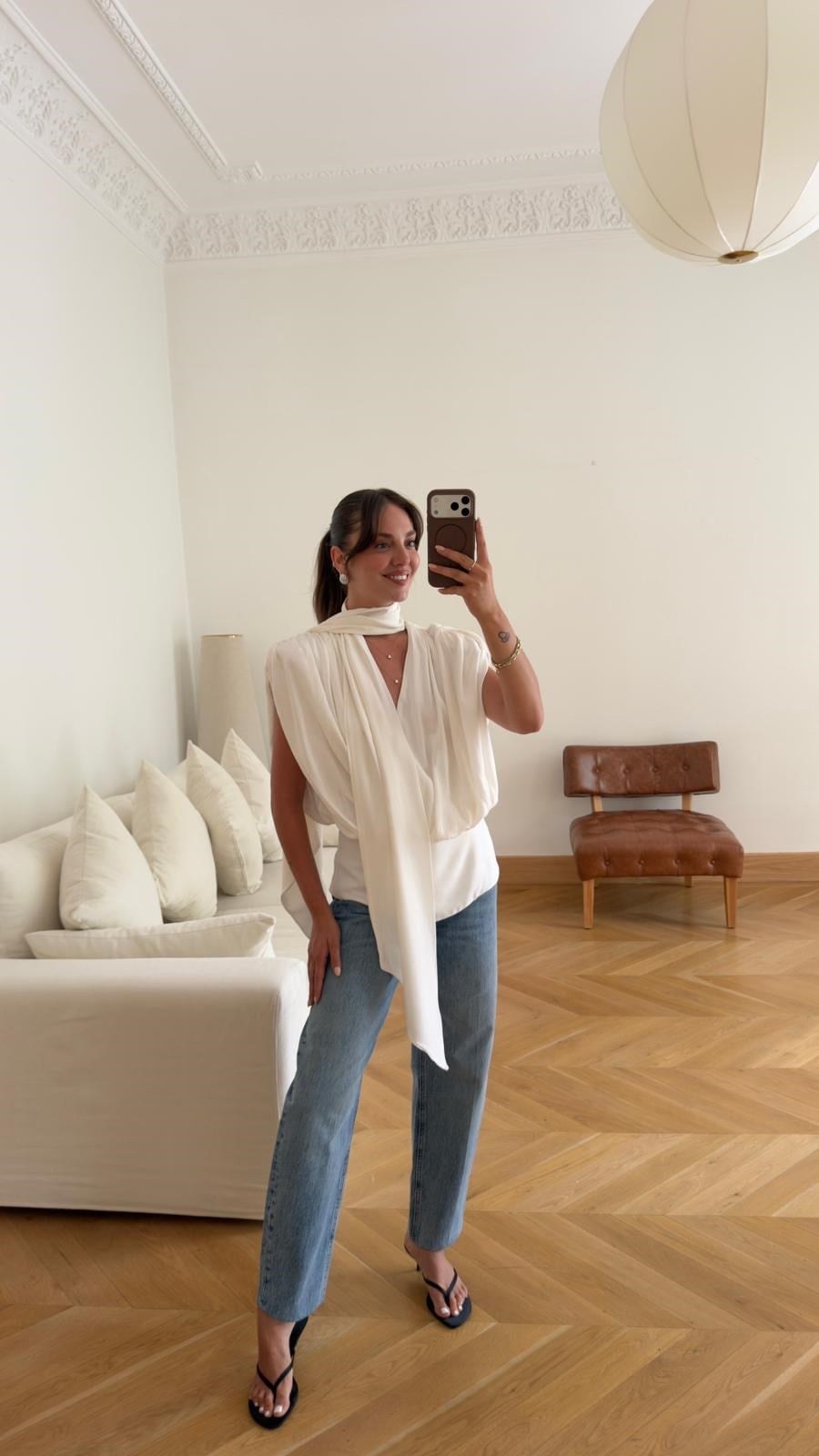 Beyaz Vatkalı Sıfır Kol Şal Detaylı Kruvaze Model BLuz