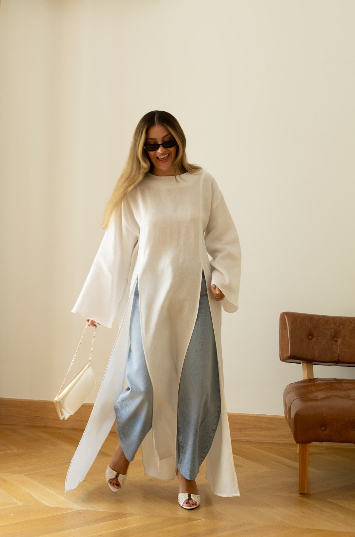 Beyaz Yırtmaç Detaylı %100 Keten Tunik Bluz