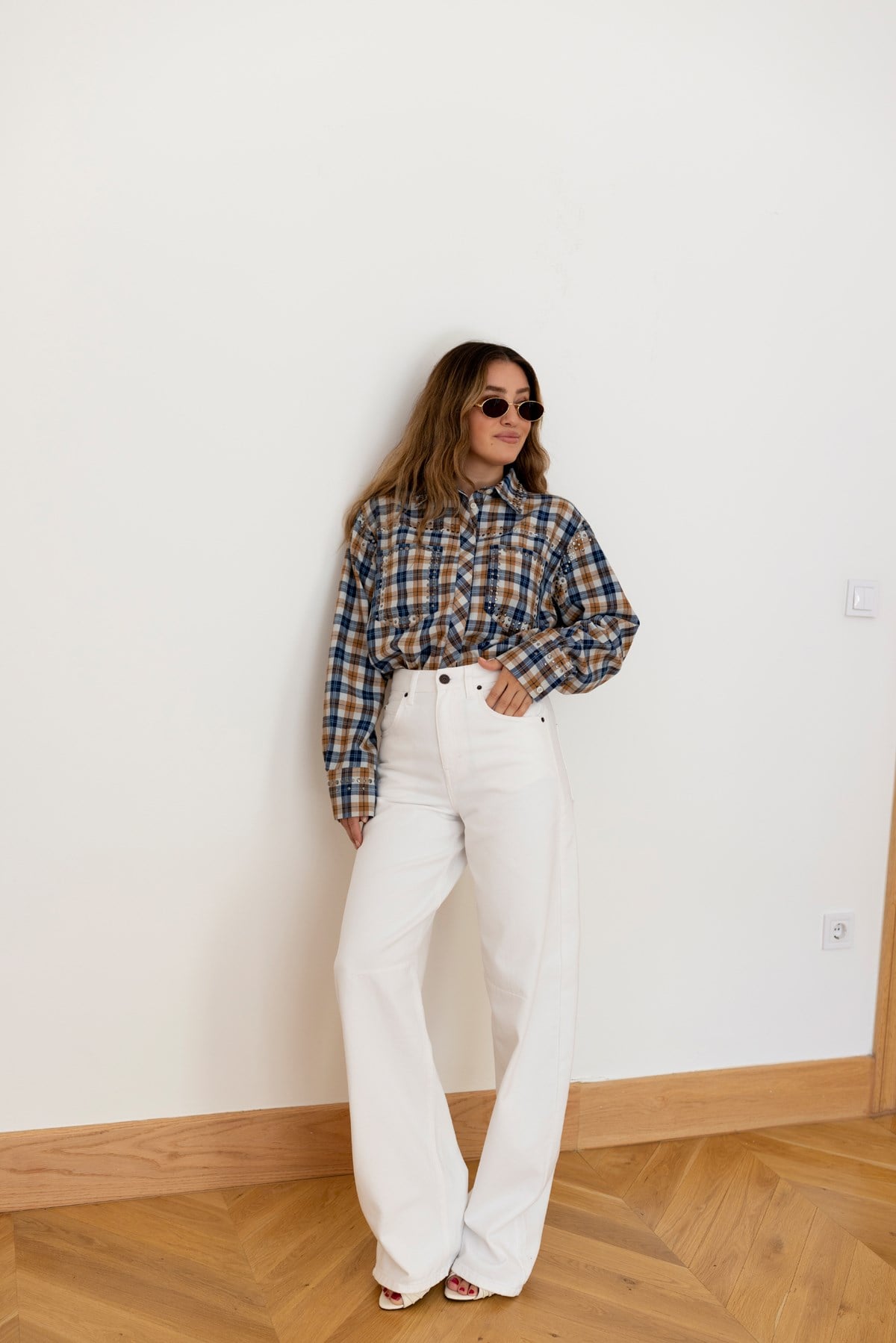 Beyaz Yüksek Bel Belden Toka Detaylı Slouchy Jean Pantolon