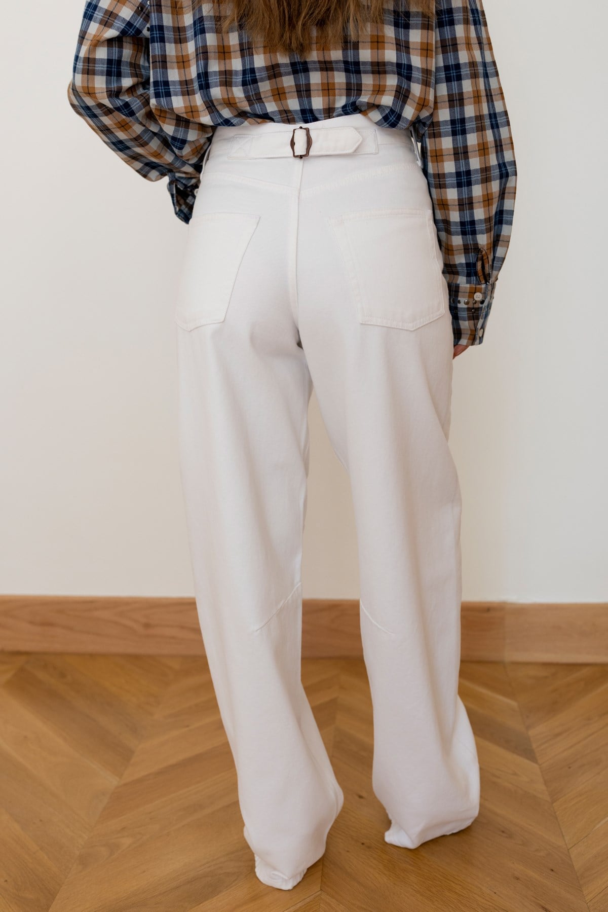 Beyaz Yüksek Bel Belden Toka Detaylı Slouchy Jean Pantolon