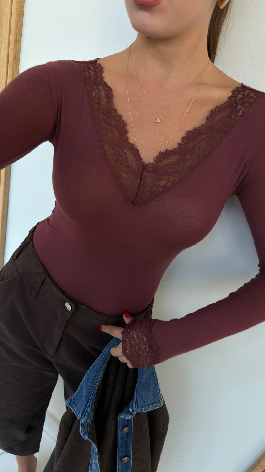 Bordo V Yaka Yumuşak Dokulu Dantel Detaylı Bluz