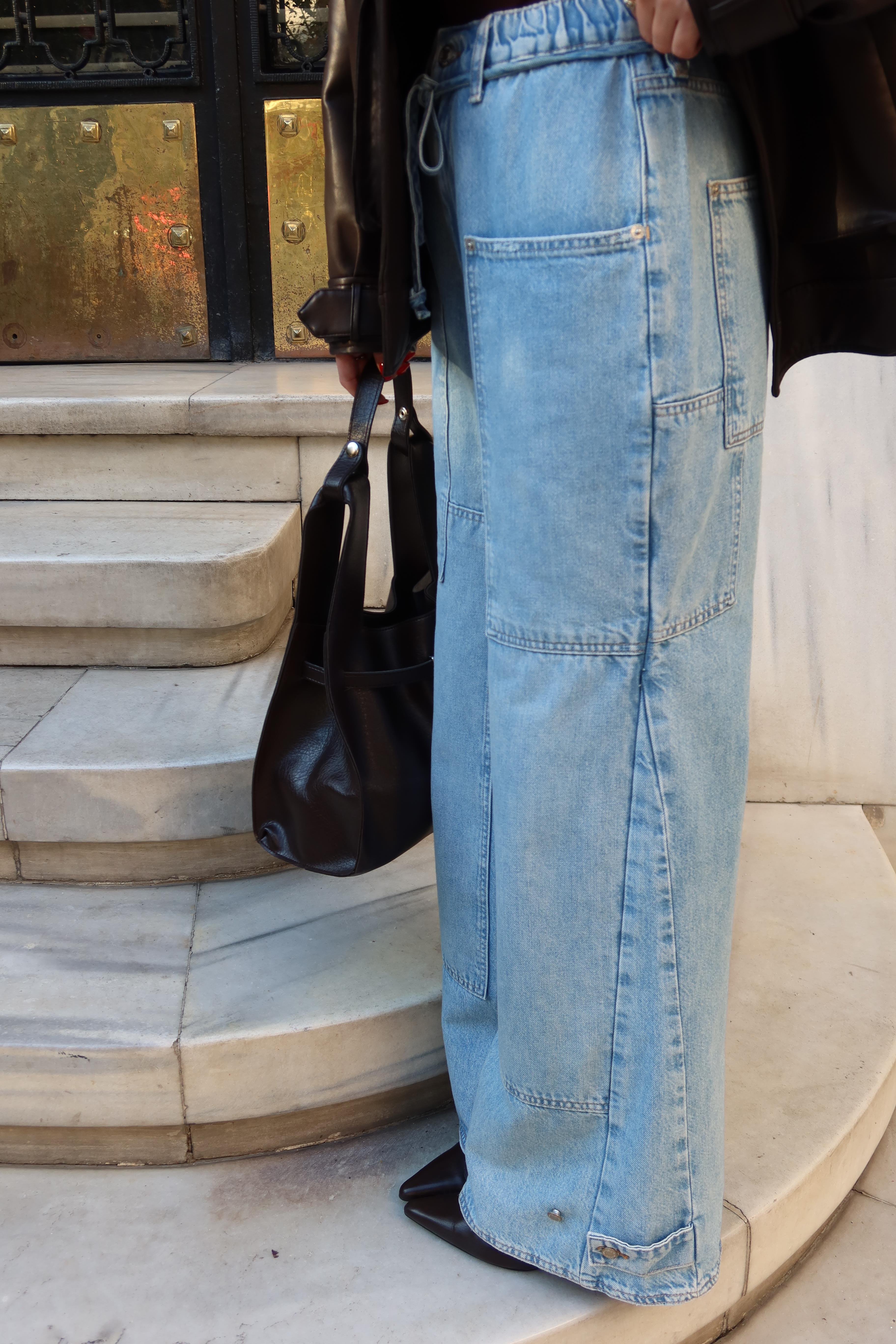 Buz Mavi Beli Lastikli Ve Kuşaklı Kargo Cepli Paçası Düğmeli Jean Pantolon