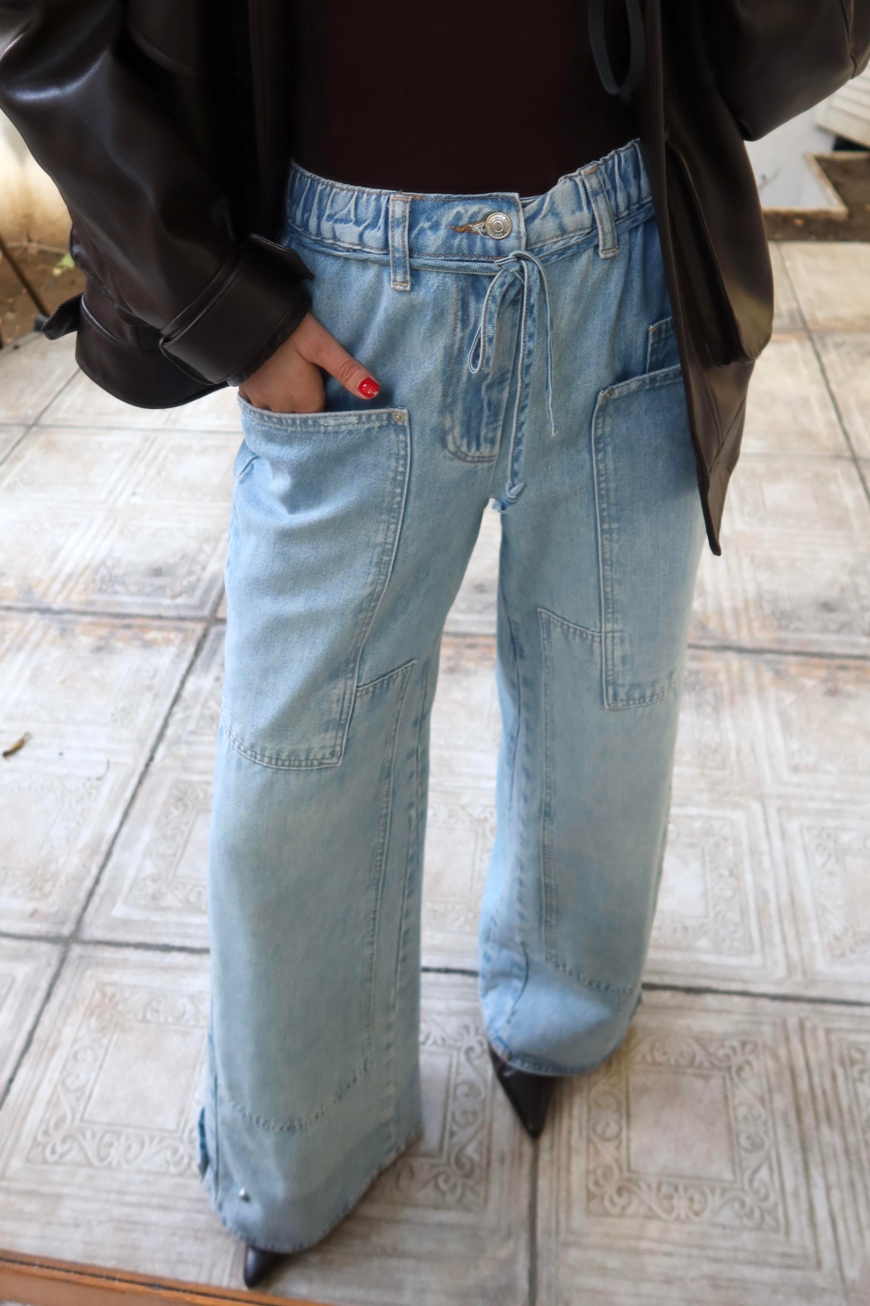 Buz Mavi Beli Lastikli Ve Kuşaklı Kargo Cepli Paçası Düğmeli Jean Pantolon