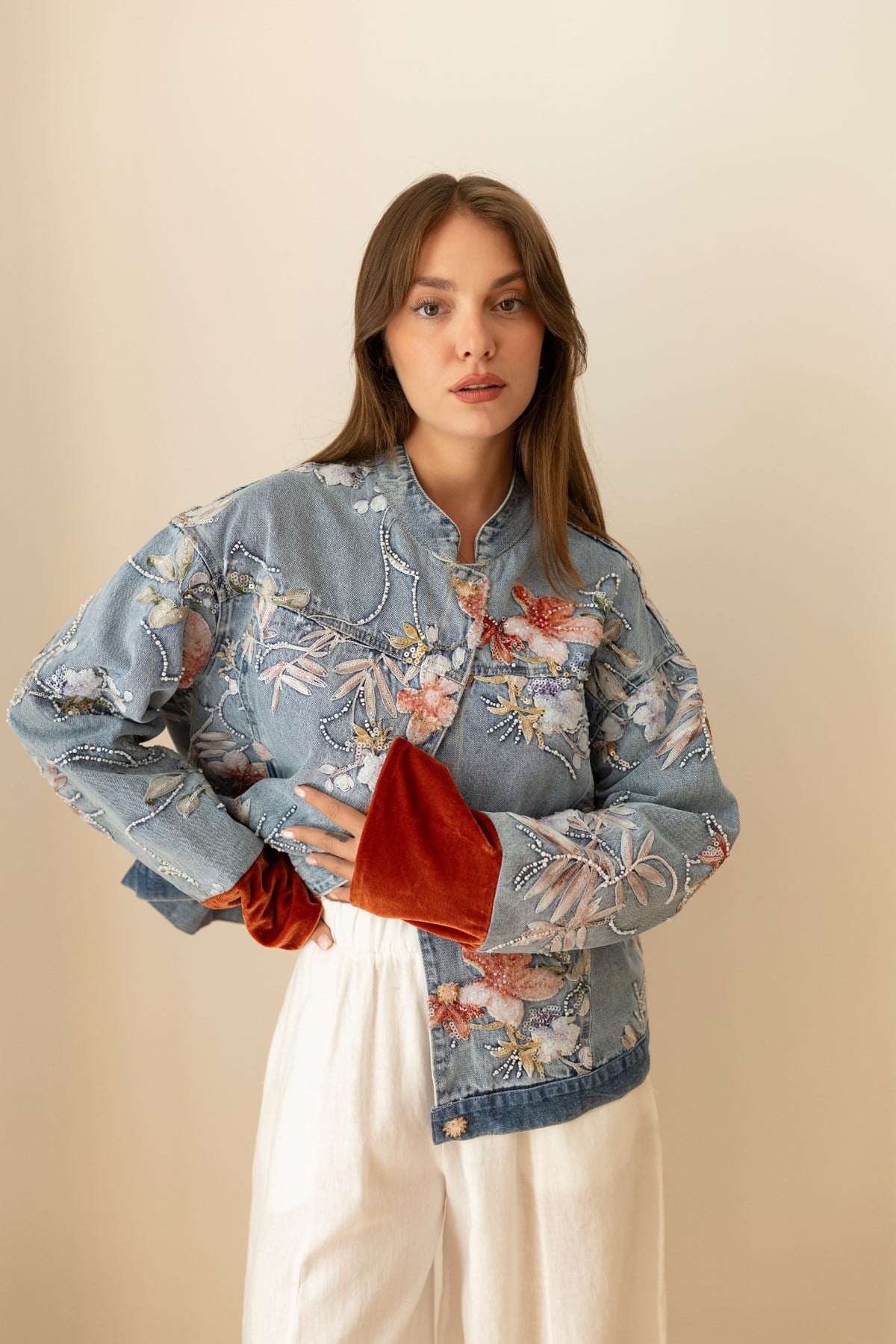 Buz Mavi İşleme Ve Taş Detaylı İthal Denim Ceket