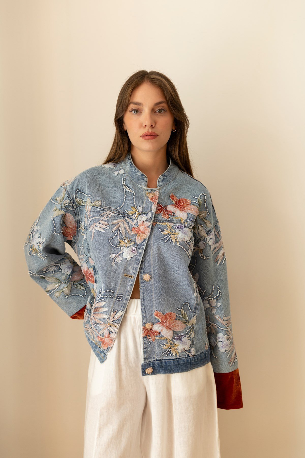 Buz Mavi İşleme Ve Taş Detaylı İthal Denim Ceket