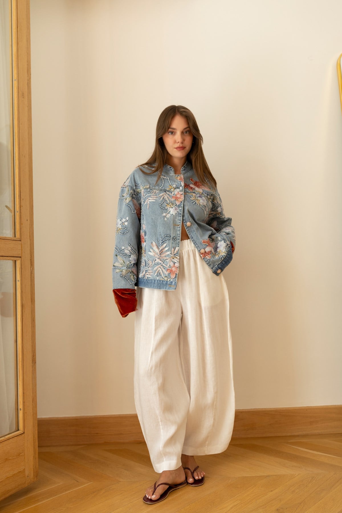Buz Mavi İşleme Ve Taş Detaylı İthal Denim Ceket
