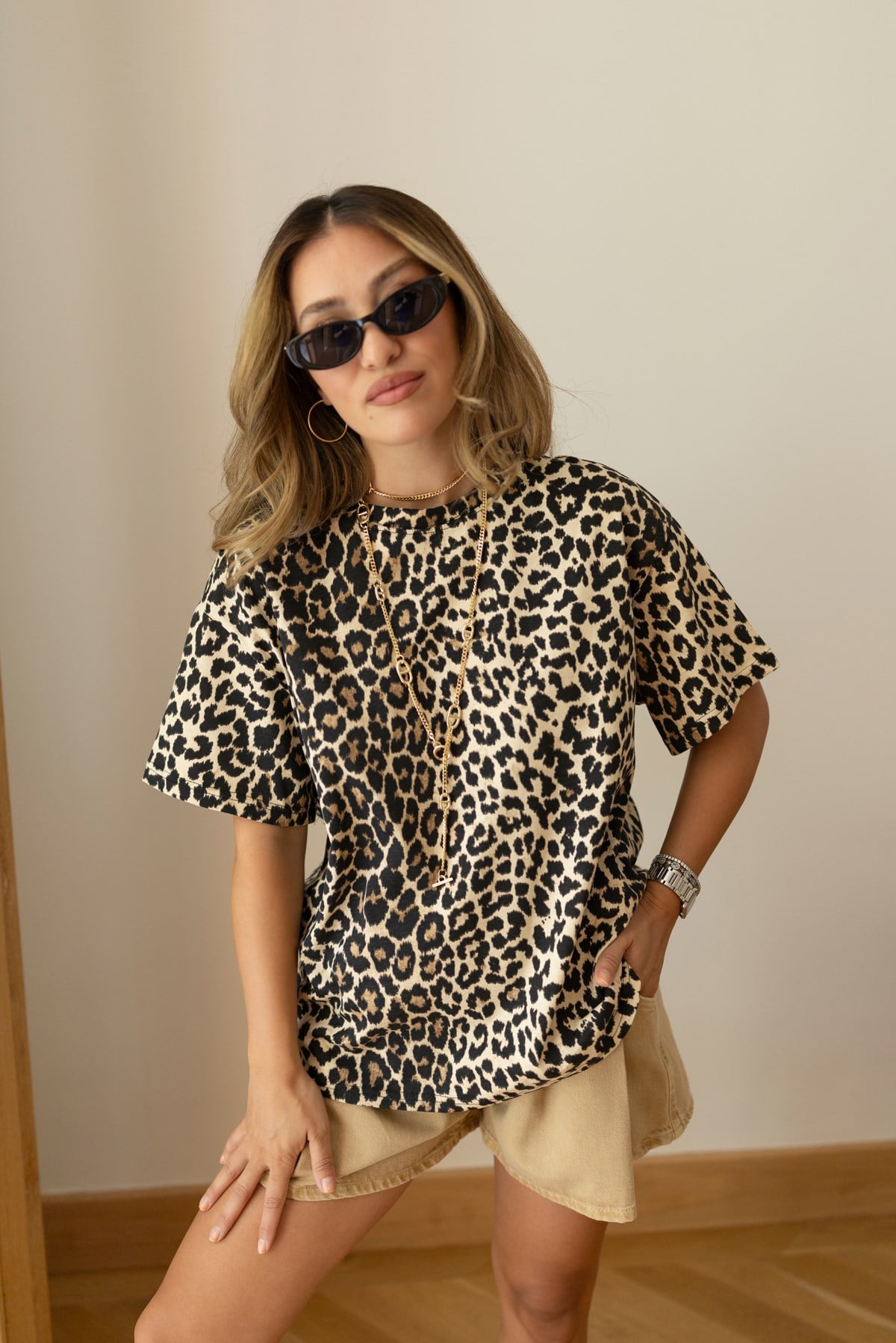Camel-Siyah Bisiklet Yaka Oversize Leopar Desen T-Shirt