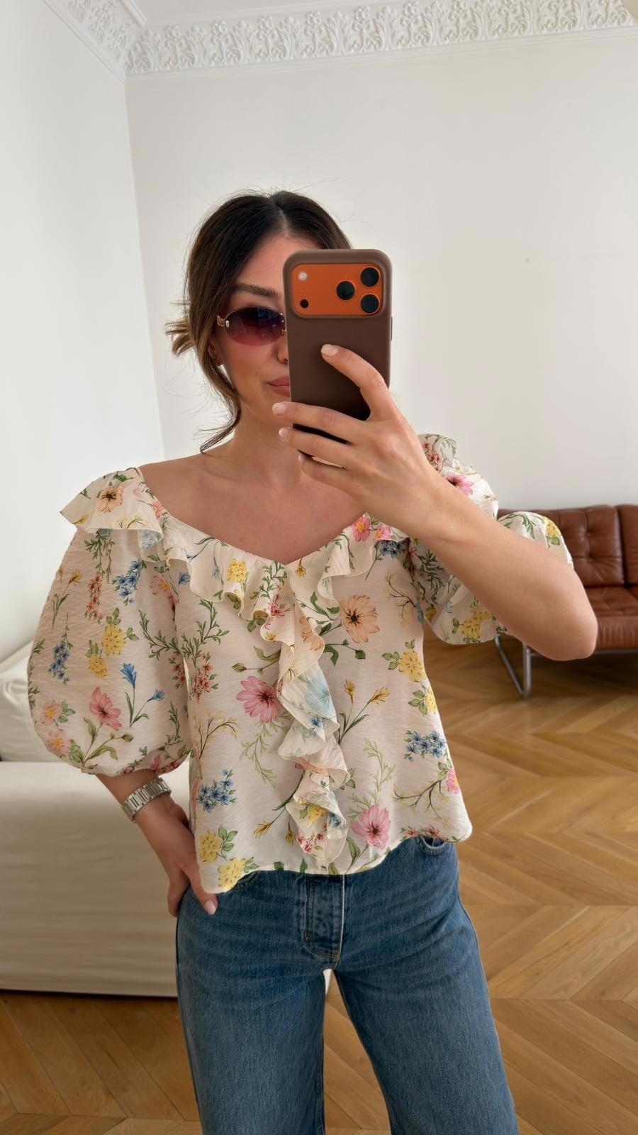 Çok Renkli Kolları Lastikli Çiçek Desenli Fırfır Detaylı Bluz