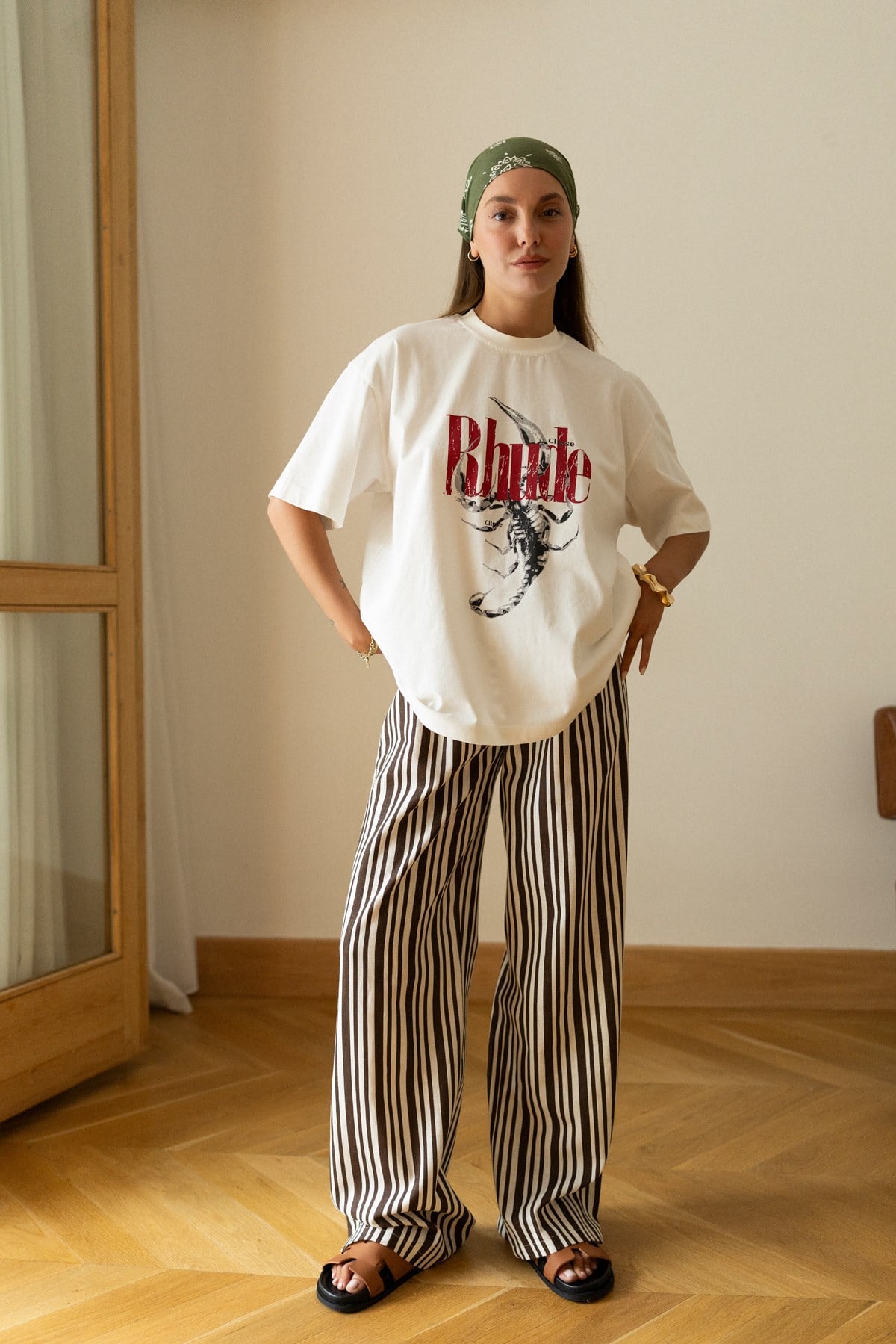 Ekru Akrep Ve Yazı Baskılı Oversize T-Shirt